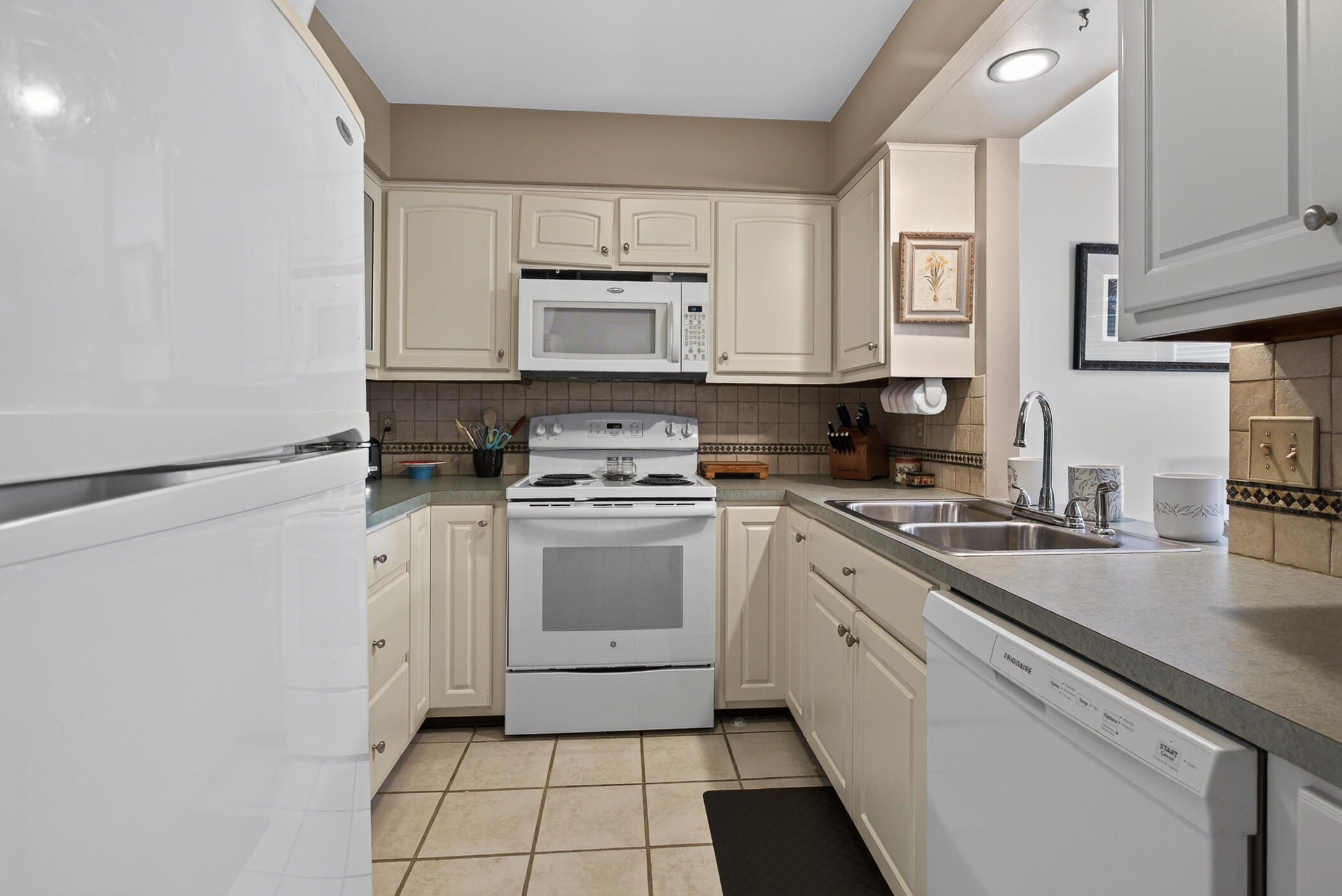 2277 Radcliff Circle SE Grand Rapids MI 49546