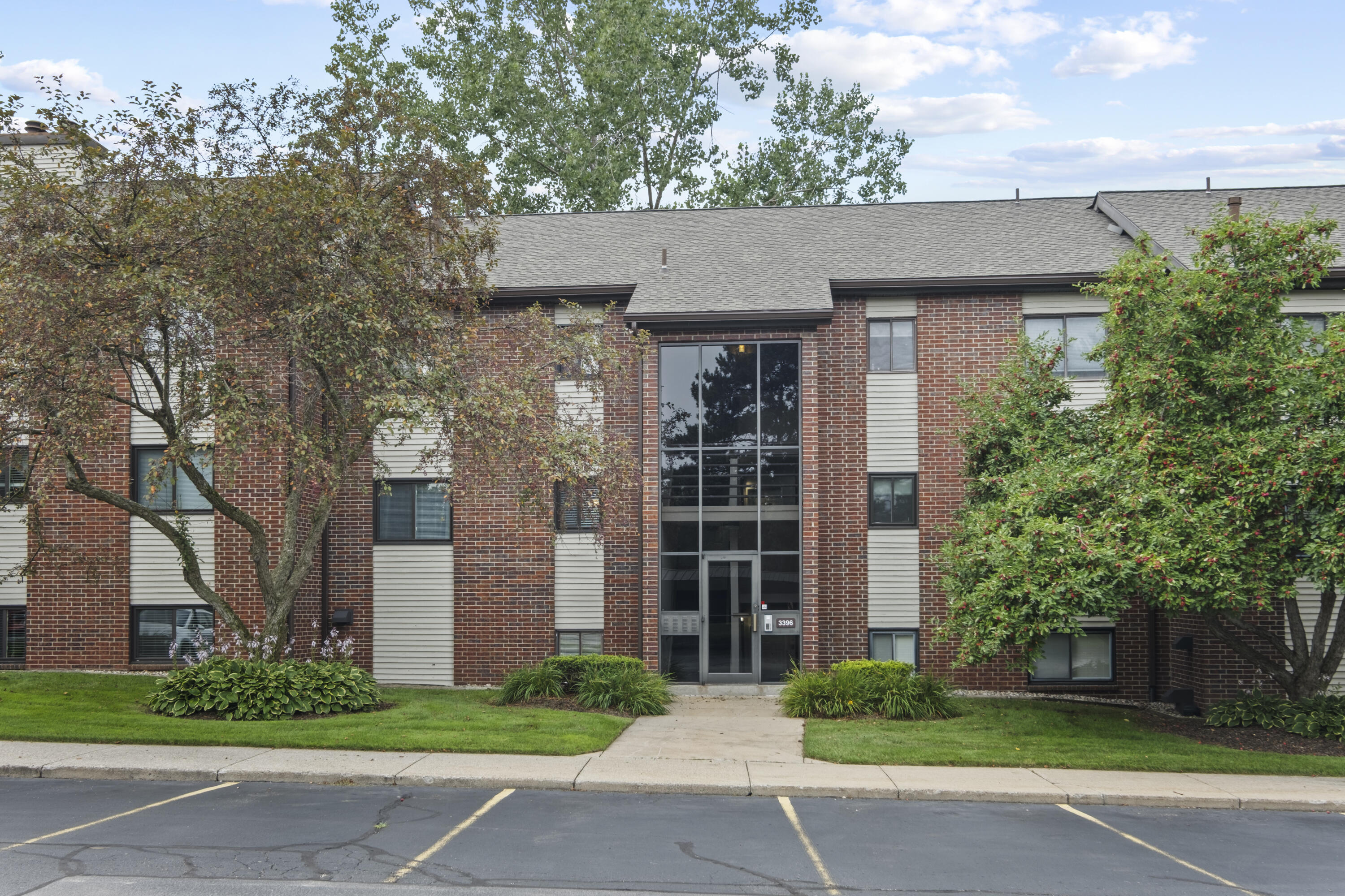 3396 Devonwood Hills NE Grand Rapids MI 49525