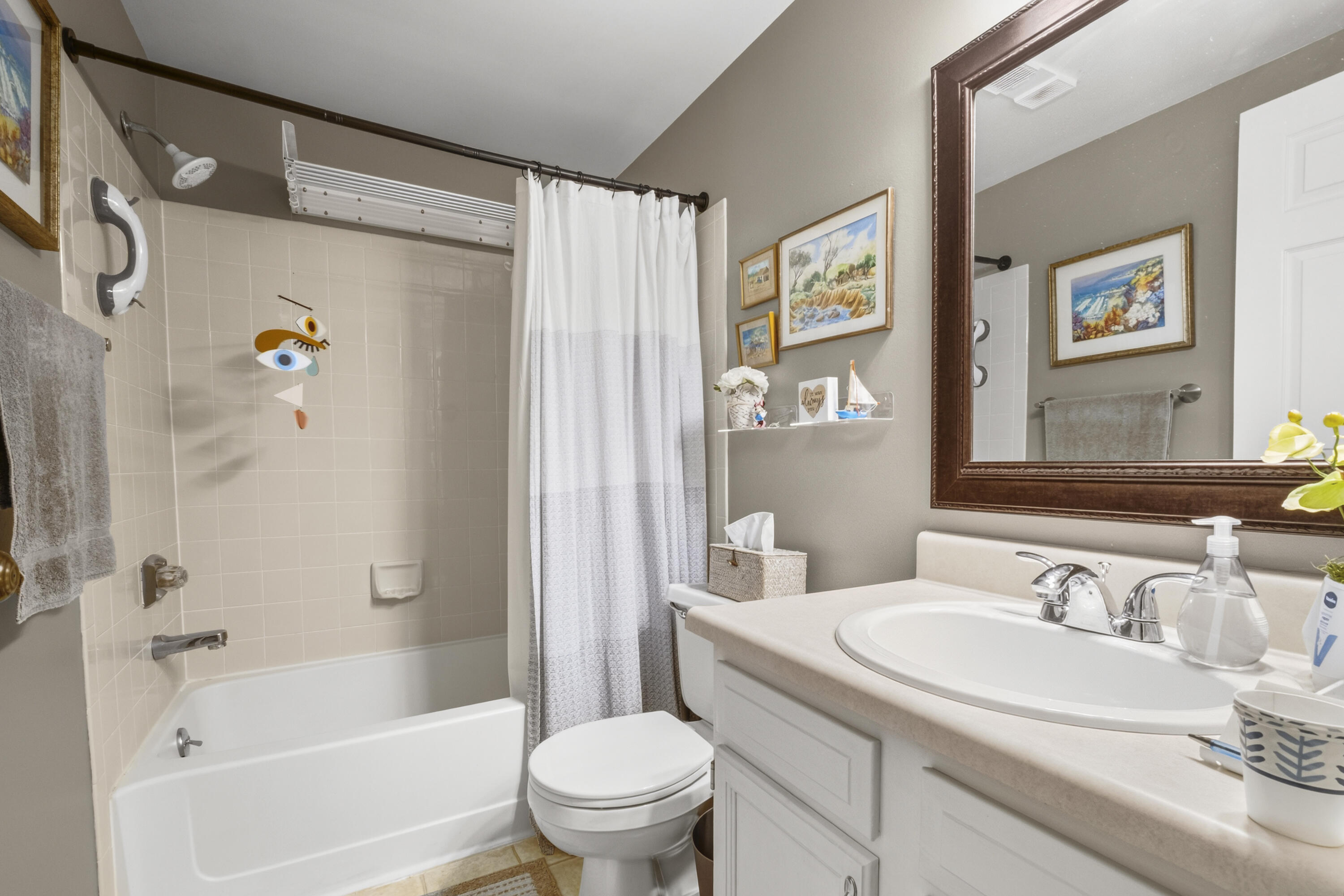 3396 Devonwood Hills NE Grand Rapids MI 49525
