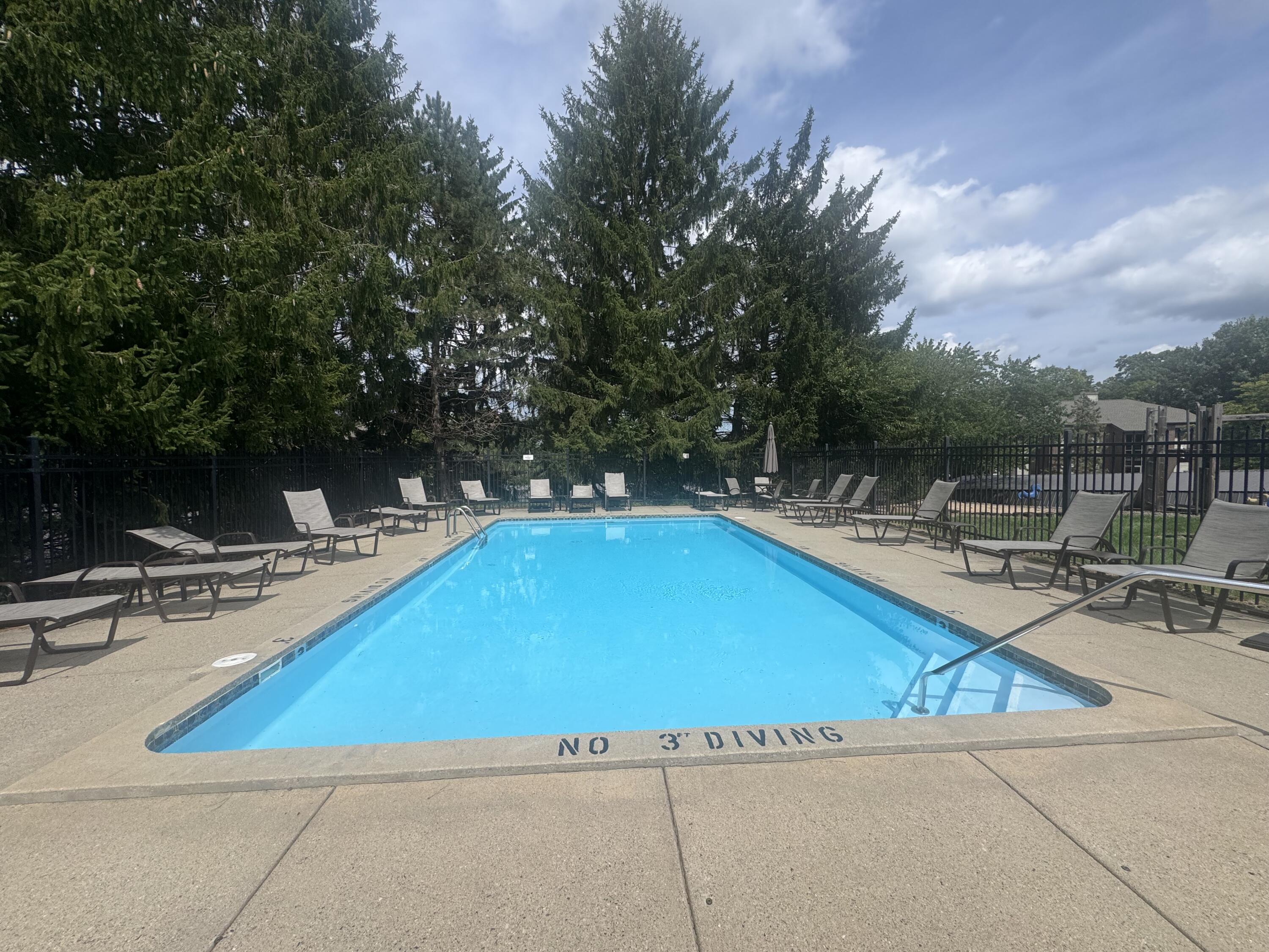 3396 Devonwood Hills NE Grand Rapids MI 49525