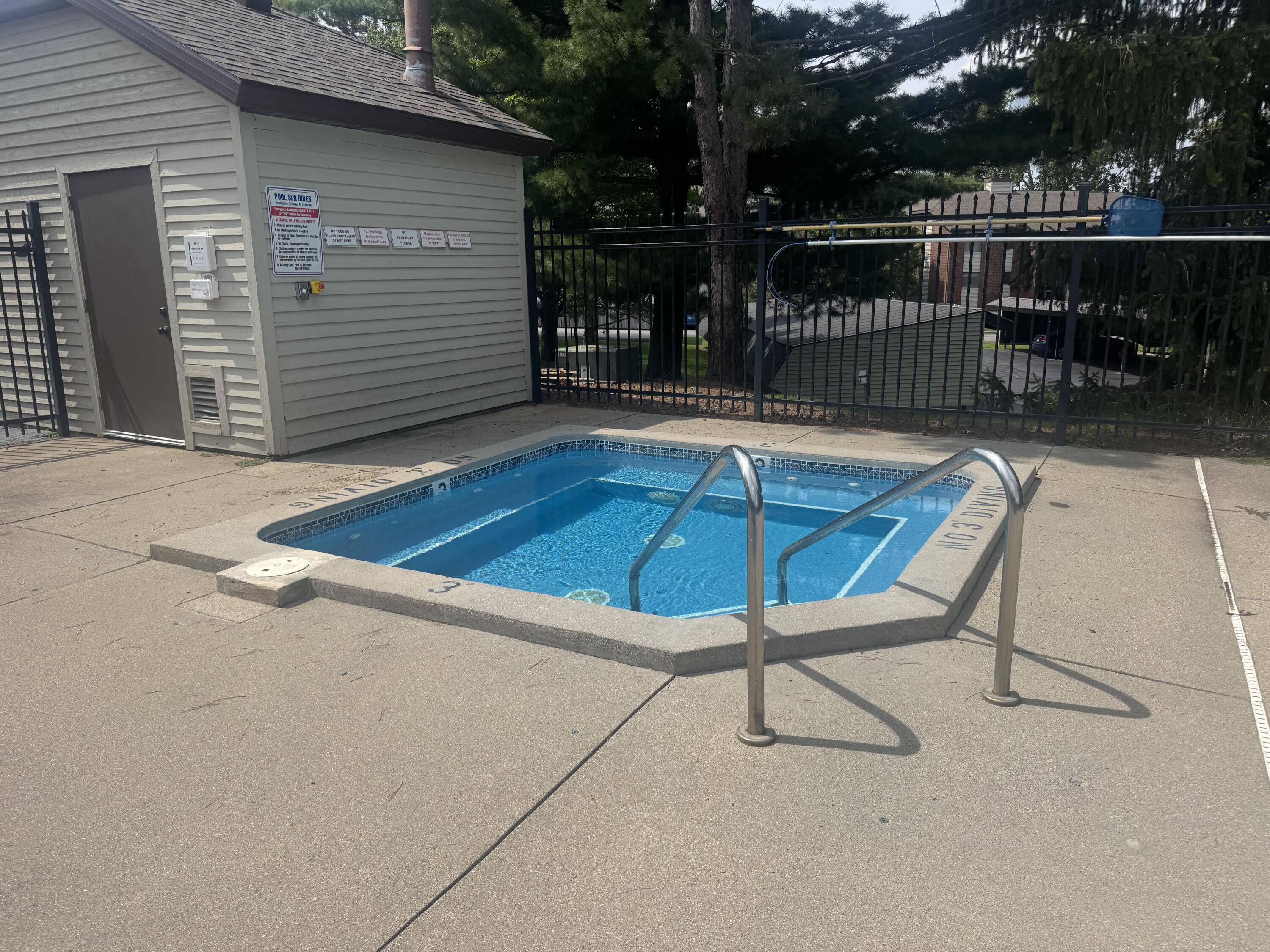 3396 Devonwood Hills NE Grand Rapids MI 49525