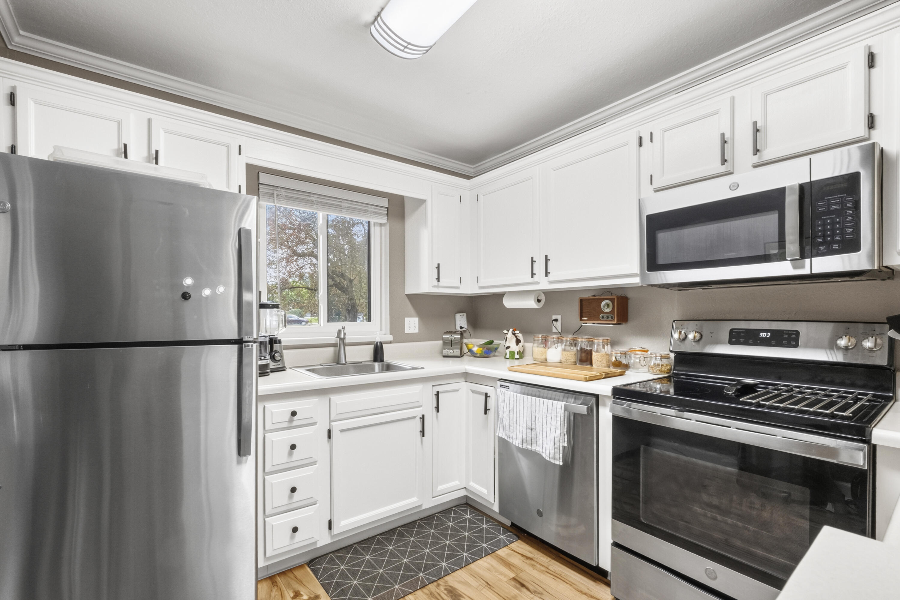 3396 Devonwood Hills NE Grand Rapids MI 49525