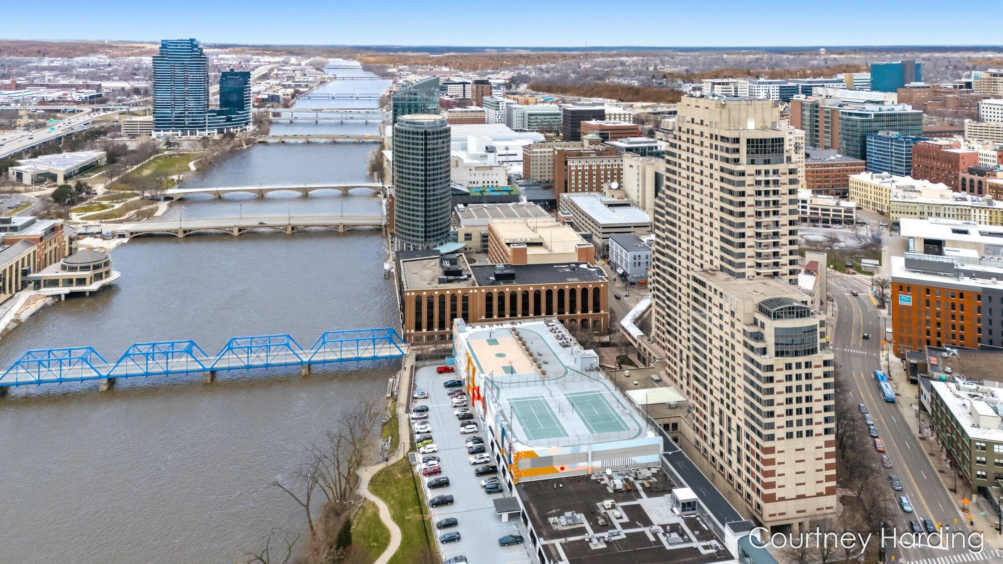 128 Campau Circle NW Grand Rapids MI 49503