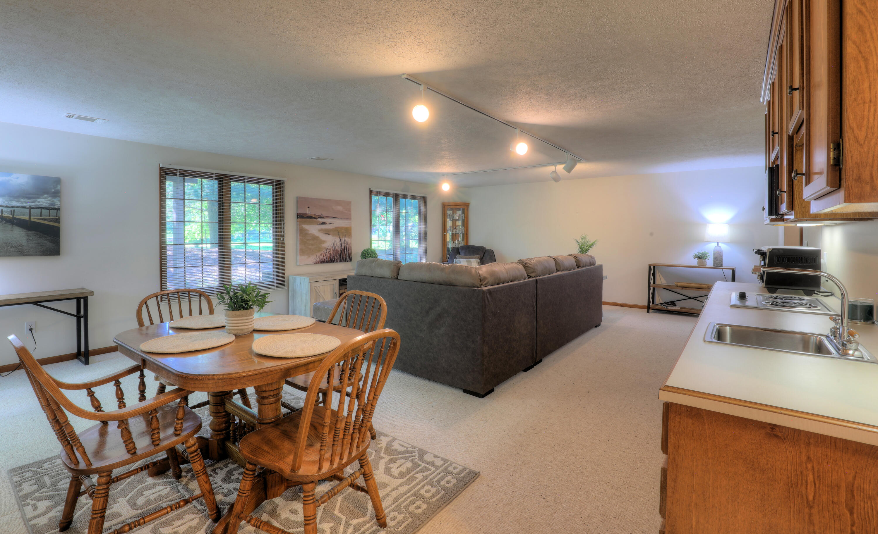 500 W Main Avenue Zeeland MI 49464