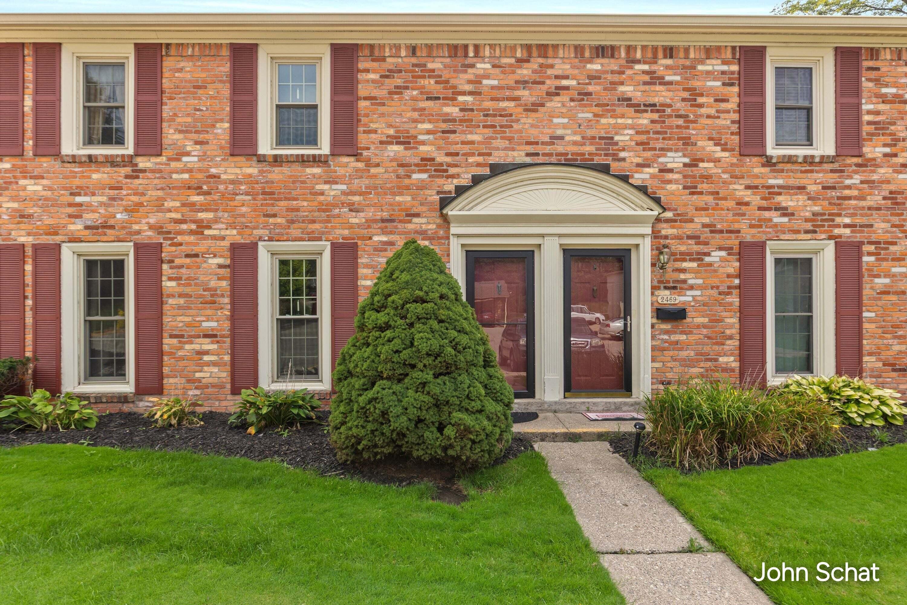 2471 Abbington Drive SE Grand Rapids MI 49506