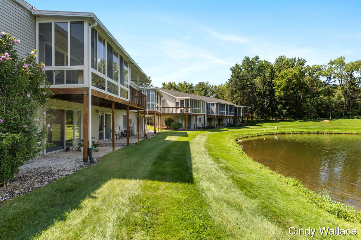 161 Laurelwood Court SW Grand Rapids MI 49548