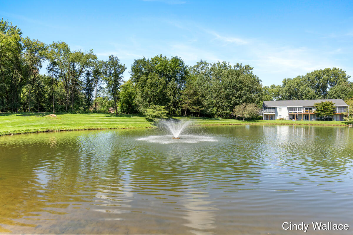 161 Laurelwood Court SW Grand Rapids MI 49548