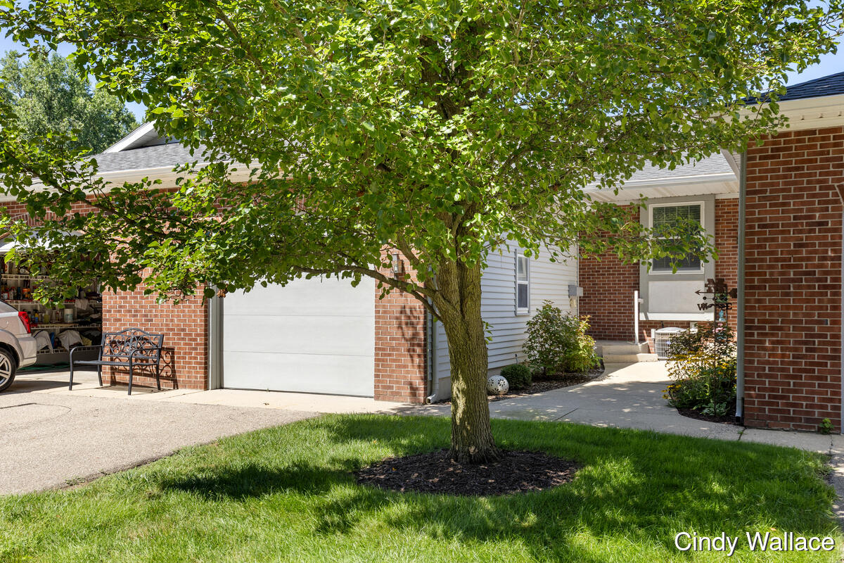 161 Laurelwood Court SW Grand Rapids MI 49548
