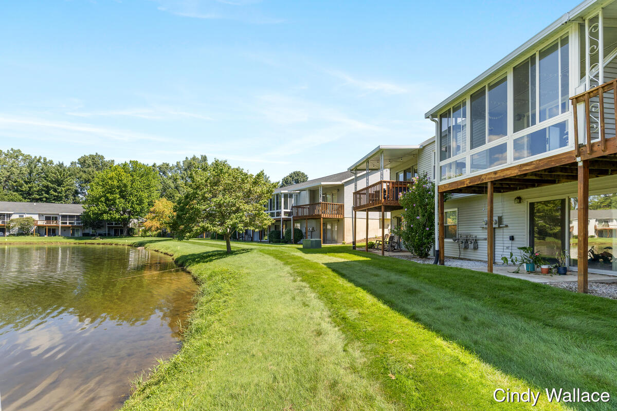 161 Laurelwood Court SW Grand Rapids MI 49548