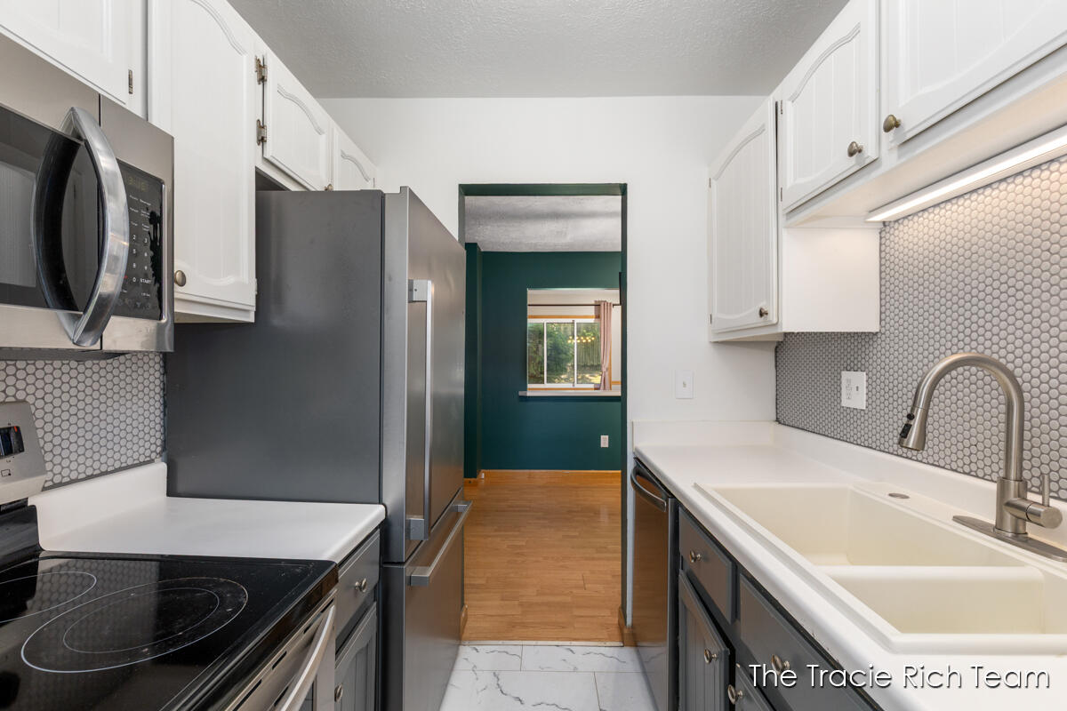 2670 Ridgecroft Drive SE Grand Rapids MI 49546