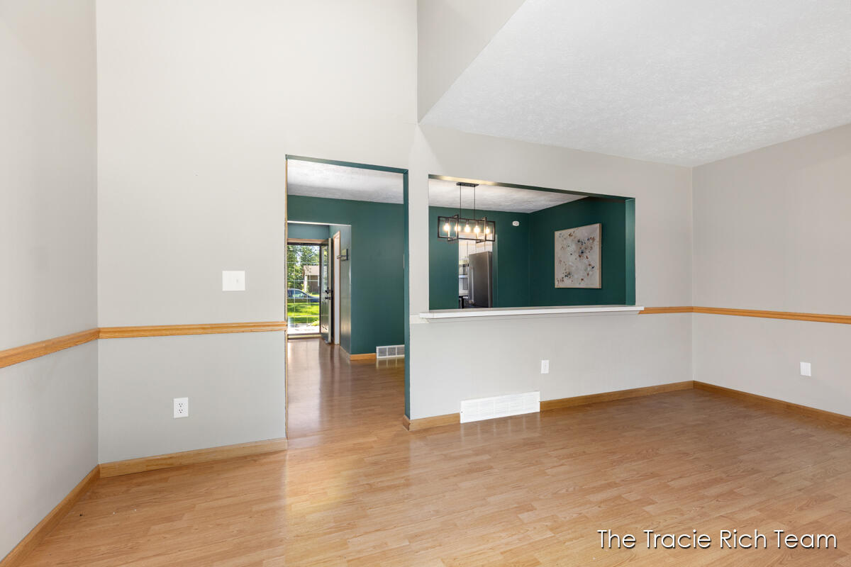 2670 Ridgecroft Drive SE Grand Rapids MI 49546