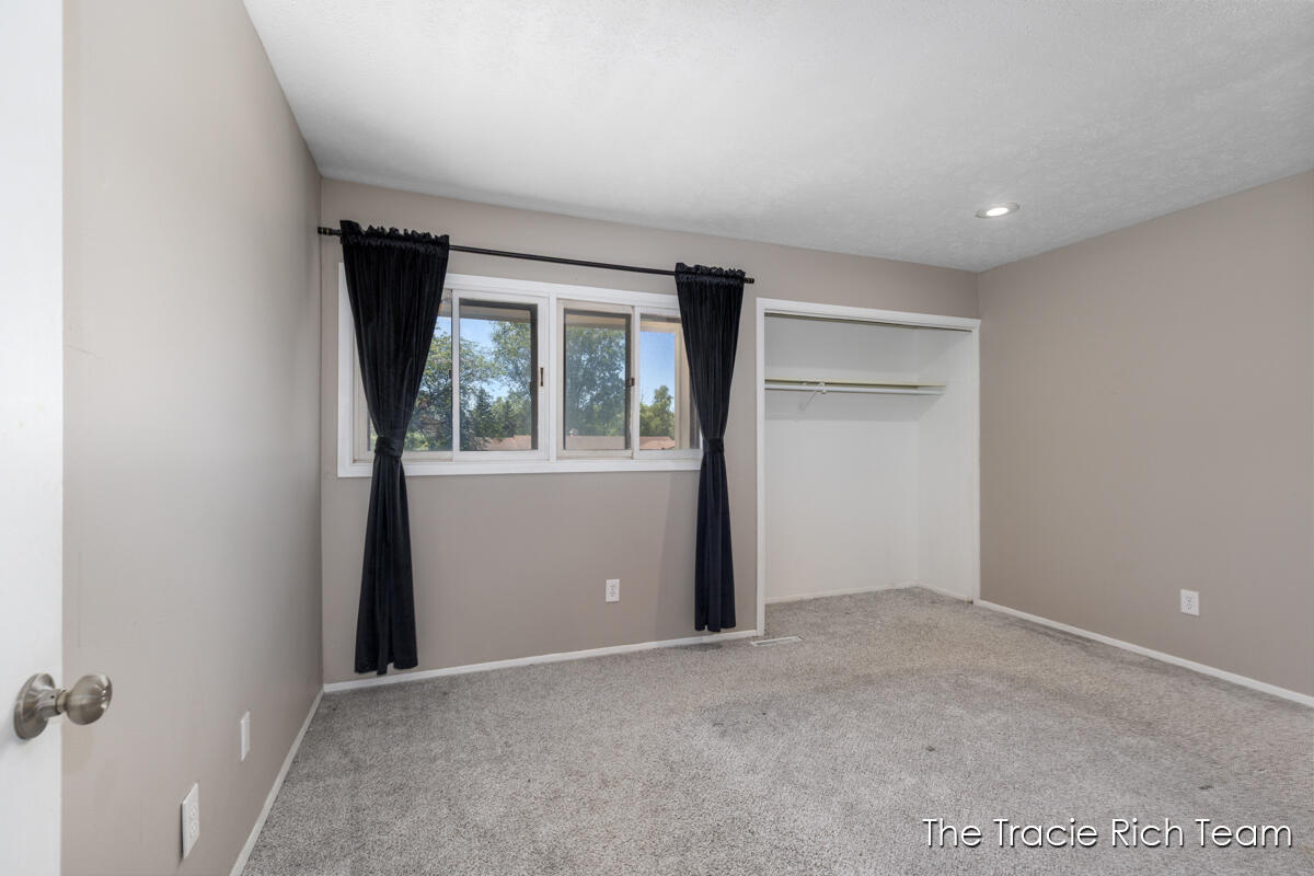 2670 Ridgecroft Drive SE Grand Rapids MI 49546
