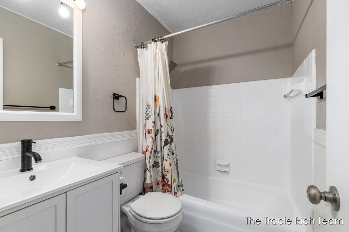 2670 Ridgecroft Drive SE Grand Rapids MI 49546