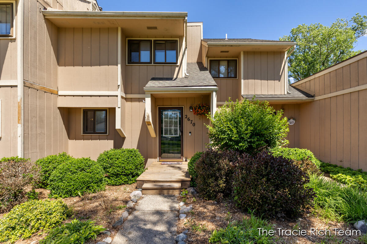 2670 Ridgecroft Drive SE Grand Rapids MI 49546