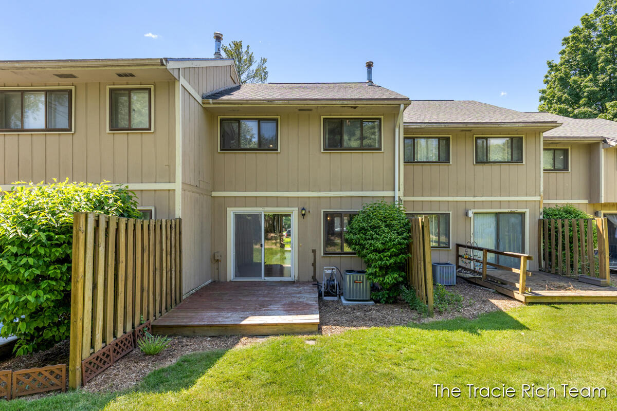 2670 Ridgecroft Drive SE Grand Rapids MI 49546