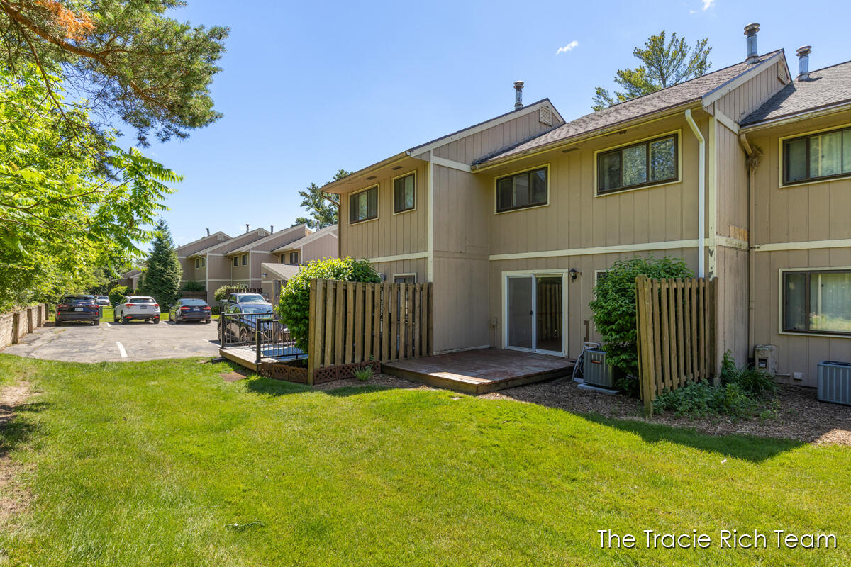 2670 Ridgecroft Drive SE Grand Rapids MI 49546