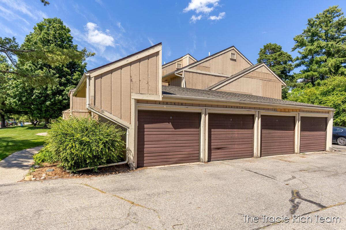 2670 Ridgecroft Drive SE Grand Rapids MI 49546
