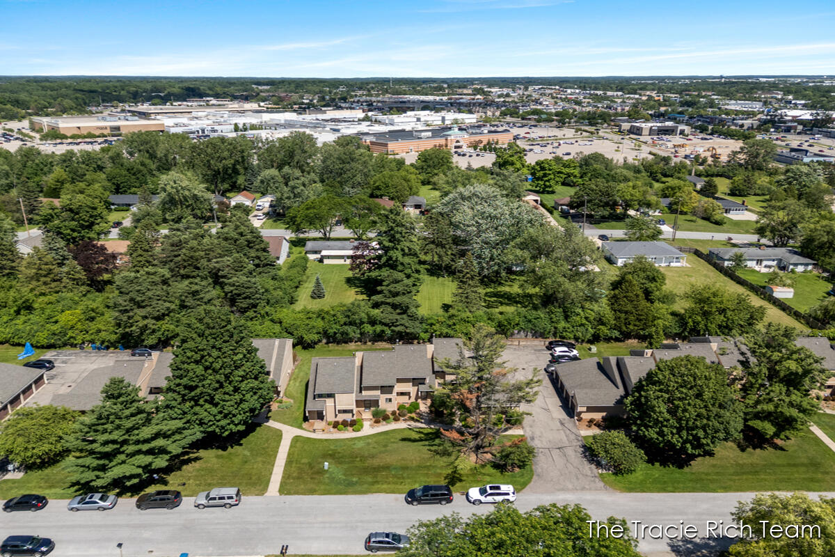 2670 Ridgecroft Drive SE Grand Rapids MI 49546