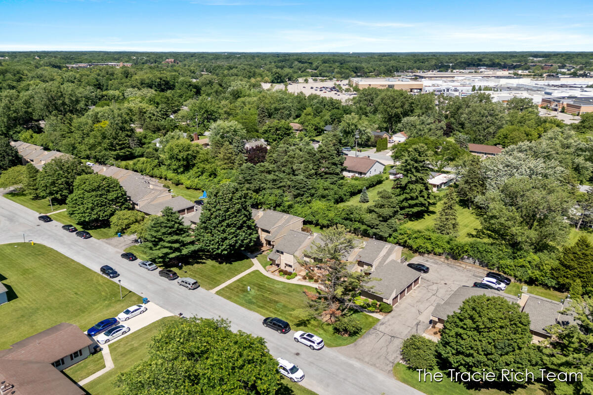 2670 Ridgecroft Drive SE Grand Rapids MI 49546