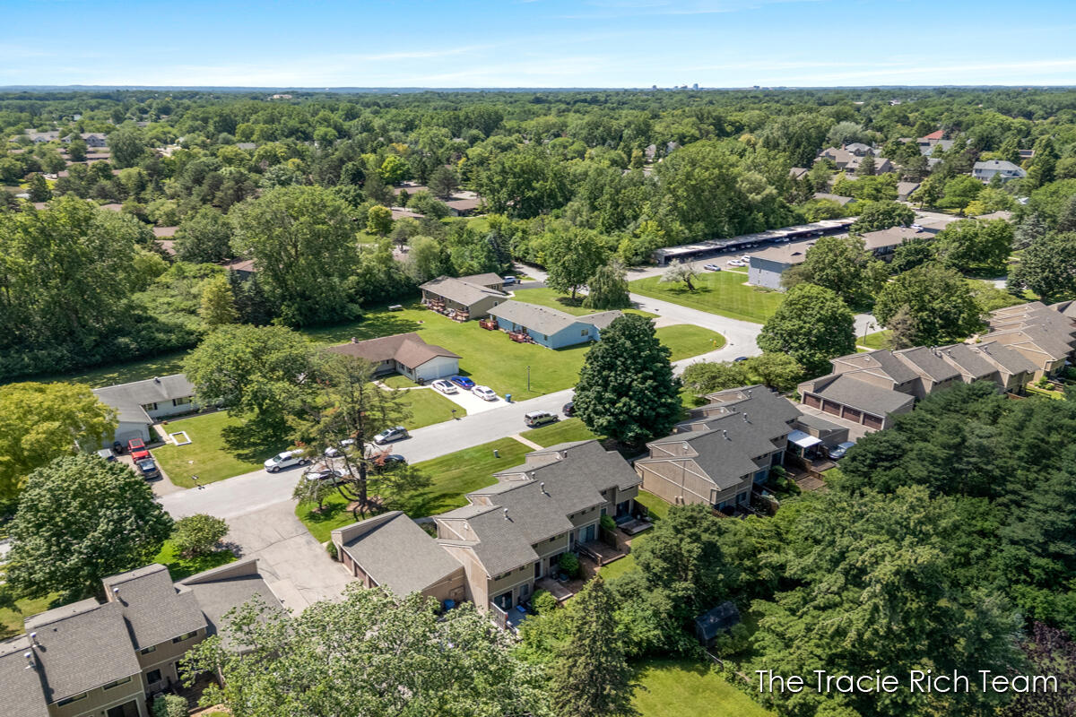 2670 Ridgecroft Drive SE Grand Rapids MI 49546