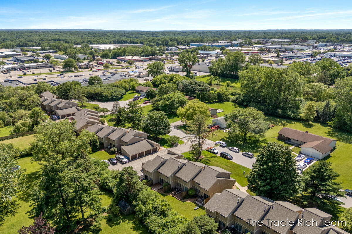 2670 Ridgecroft Drive SE Grand Rapids MI 49546