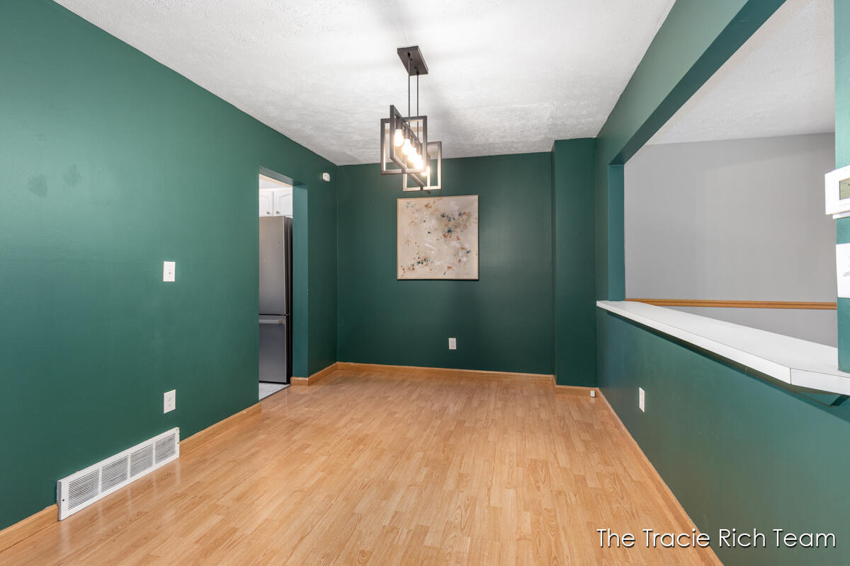 2670 Ridgecroft Drive SE Grand Rapids MI 49546