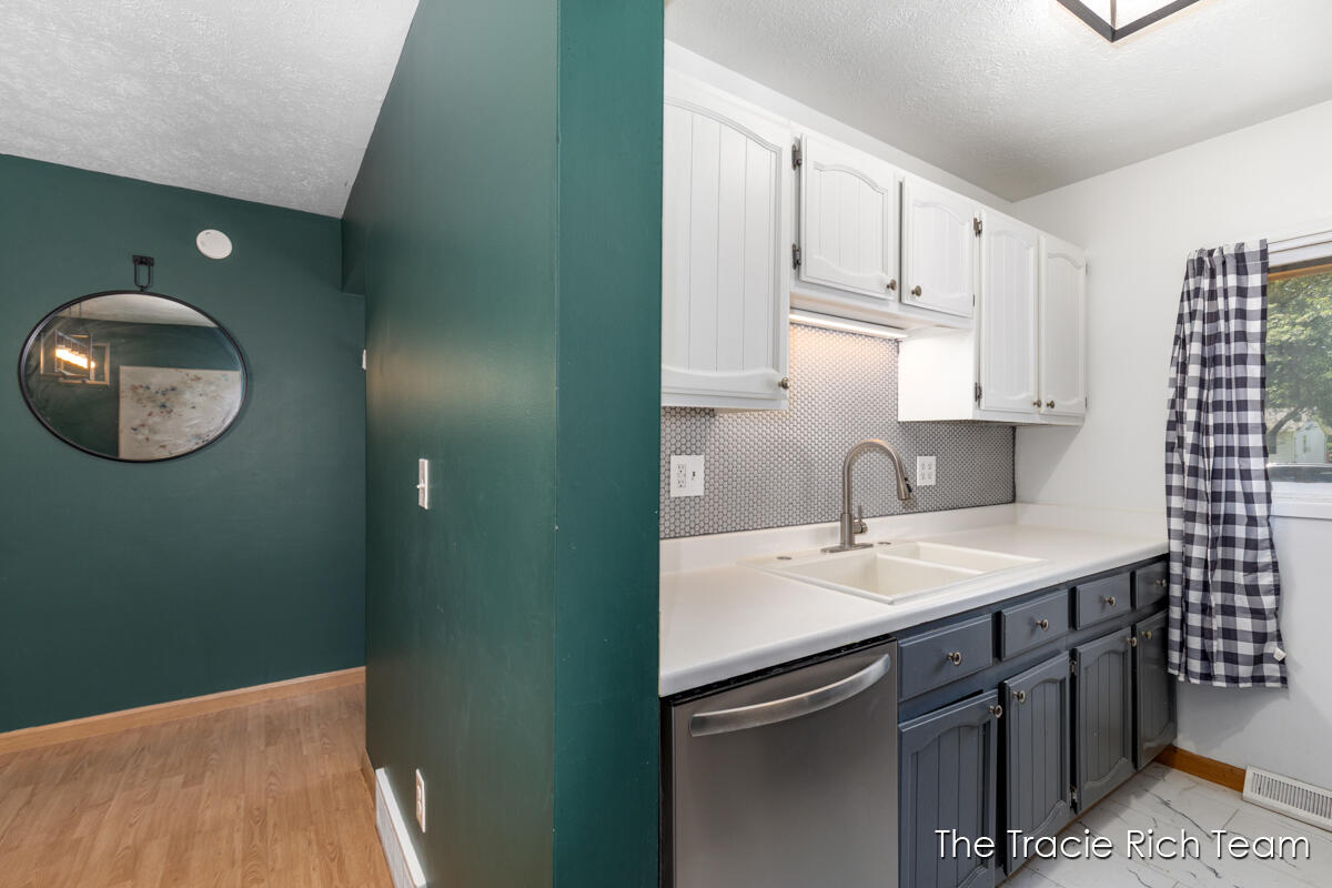 2670 Ridgecroft Drive SE Grand Rapids MI 49546