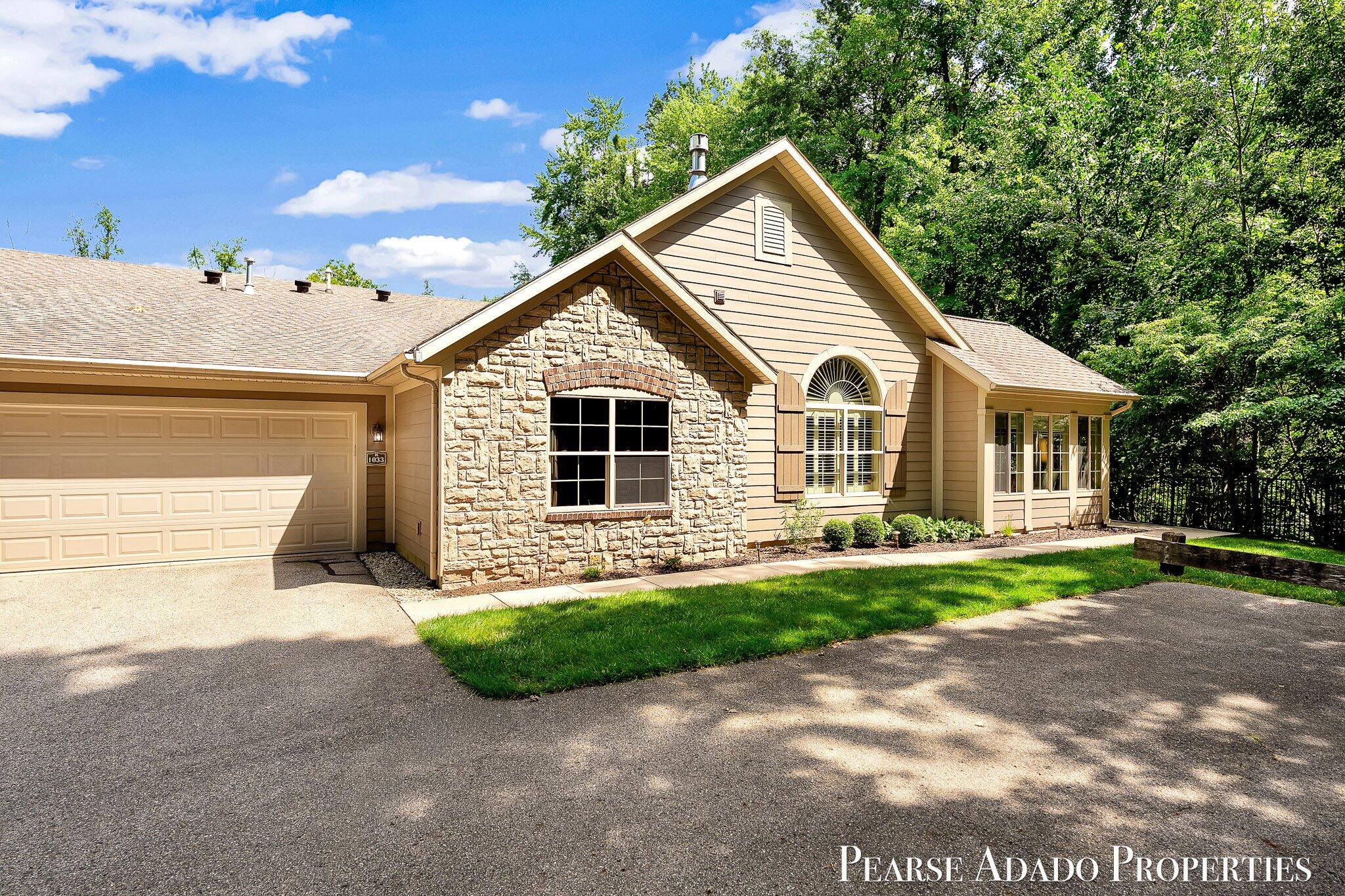 1033 Bridge Crest Drive SE Ada MI 49301