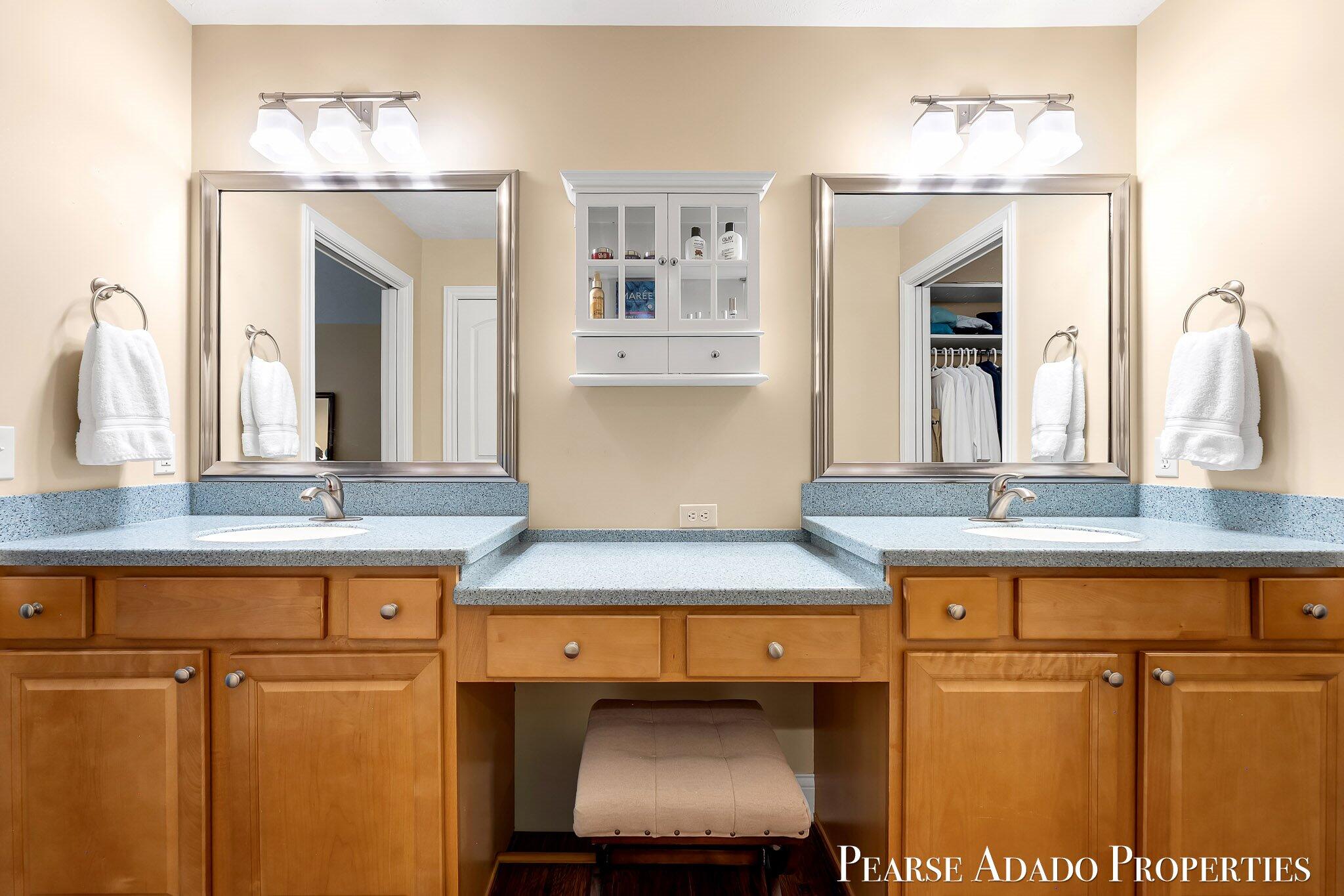 1033 Bridge Crest Drive SE Ada MI 49301