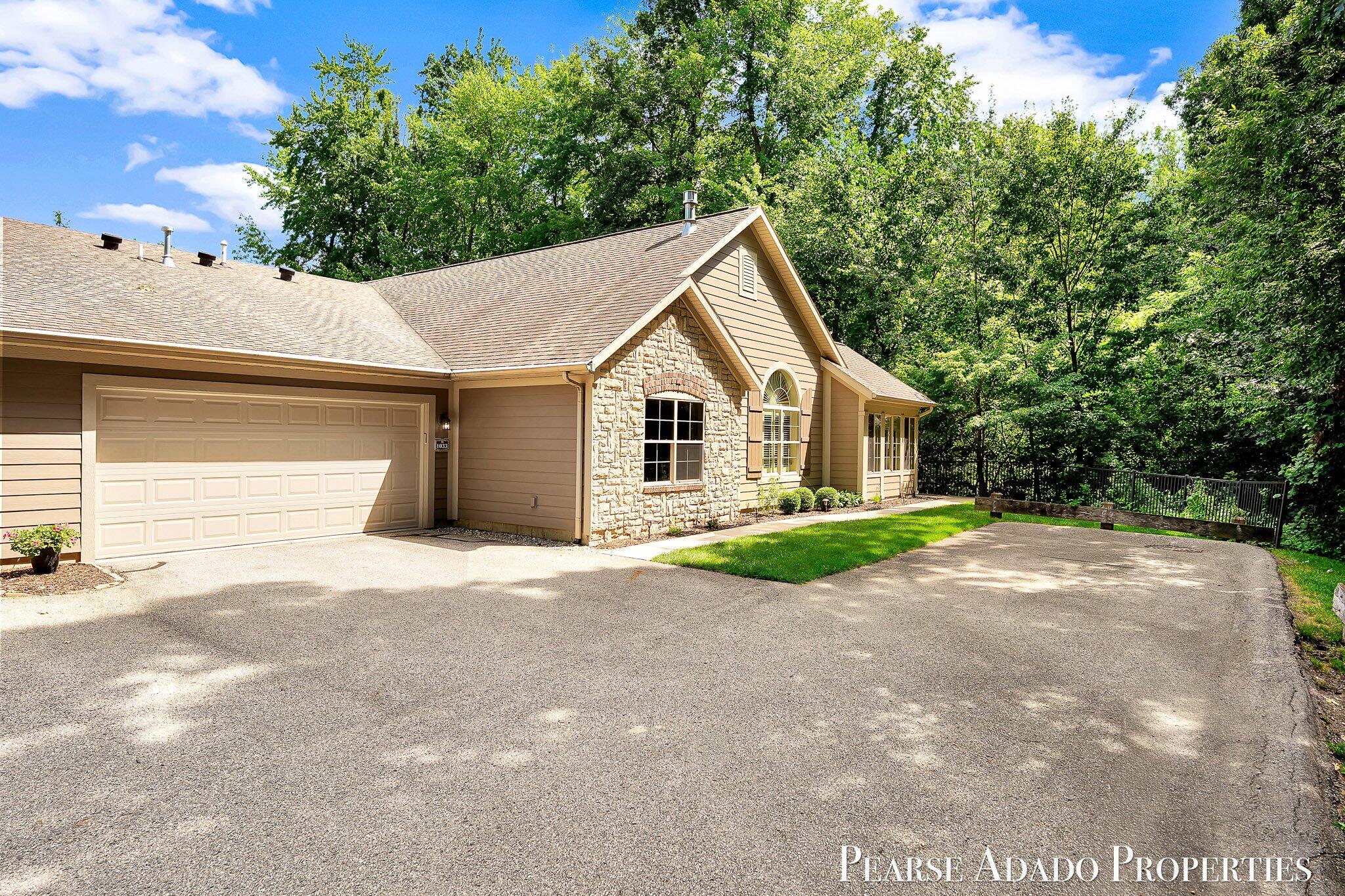 1033 Bridge Crest Drive SE Ada MI 49301