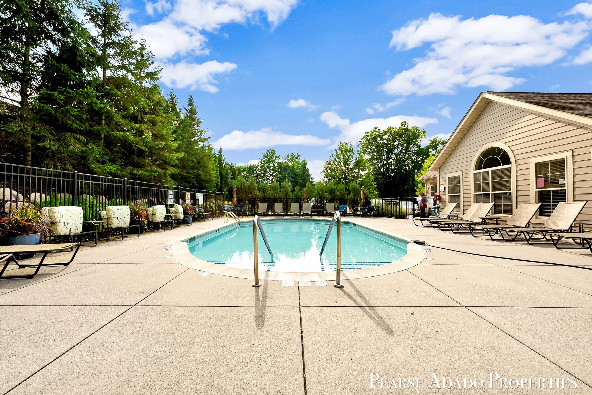 1033 Bridge Crest Drive SE Ada MI 49301