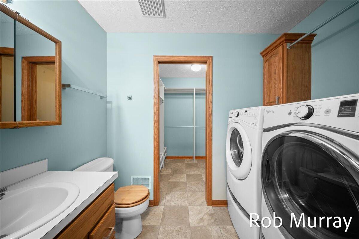 2040 Bryceway Court NE Grand Rapids MI 49505