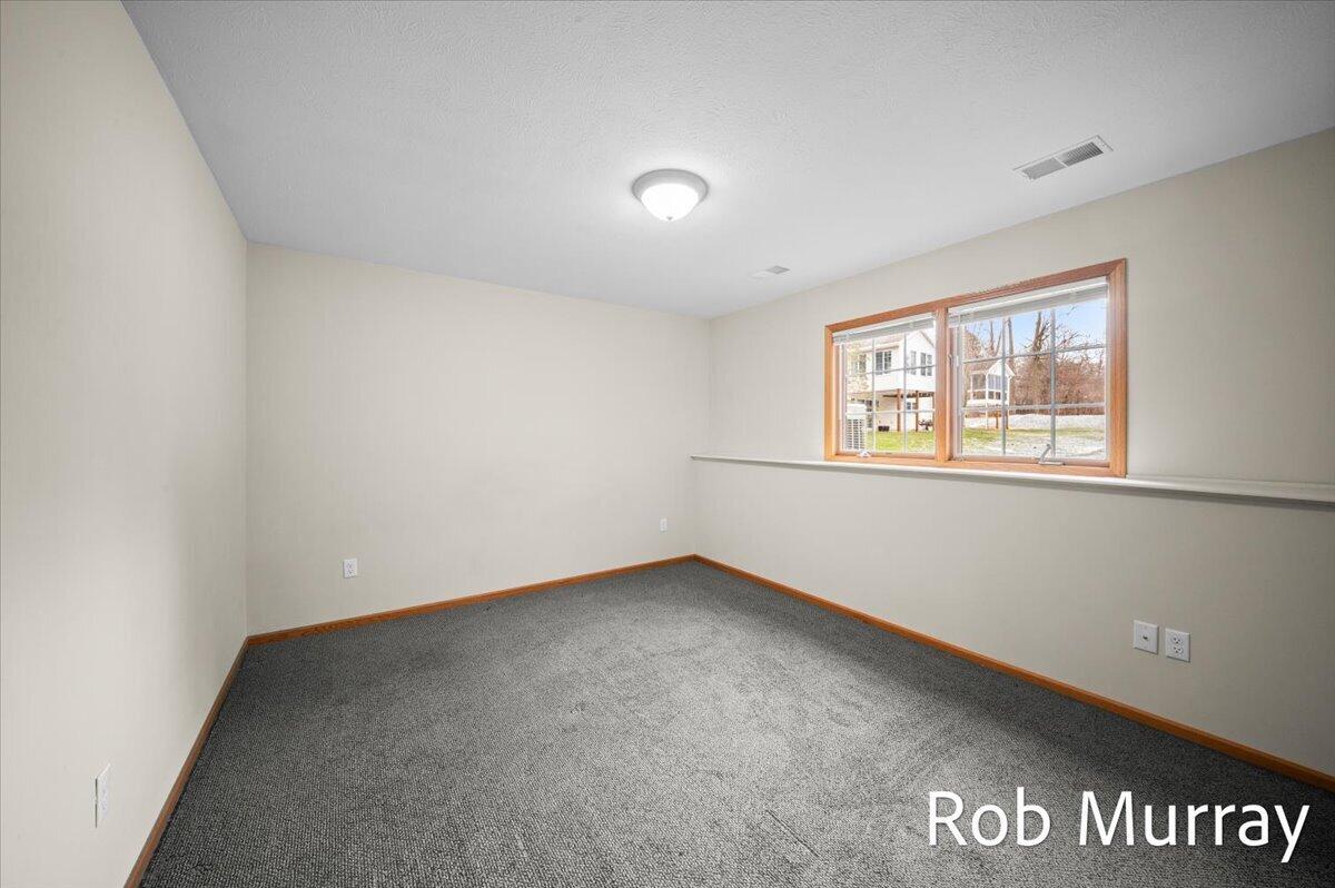 2040 Bryceway Court NE Grand Rapids MI 49505