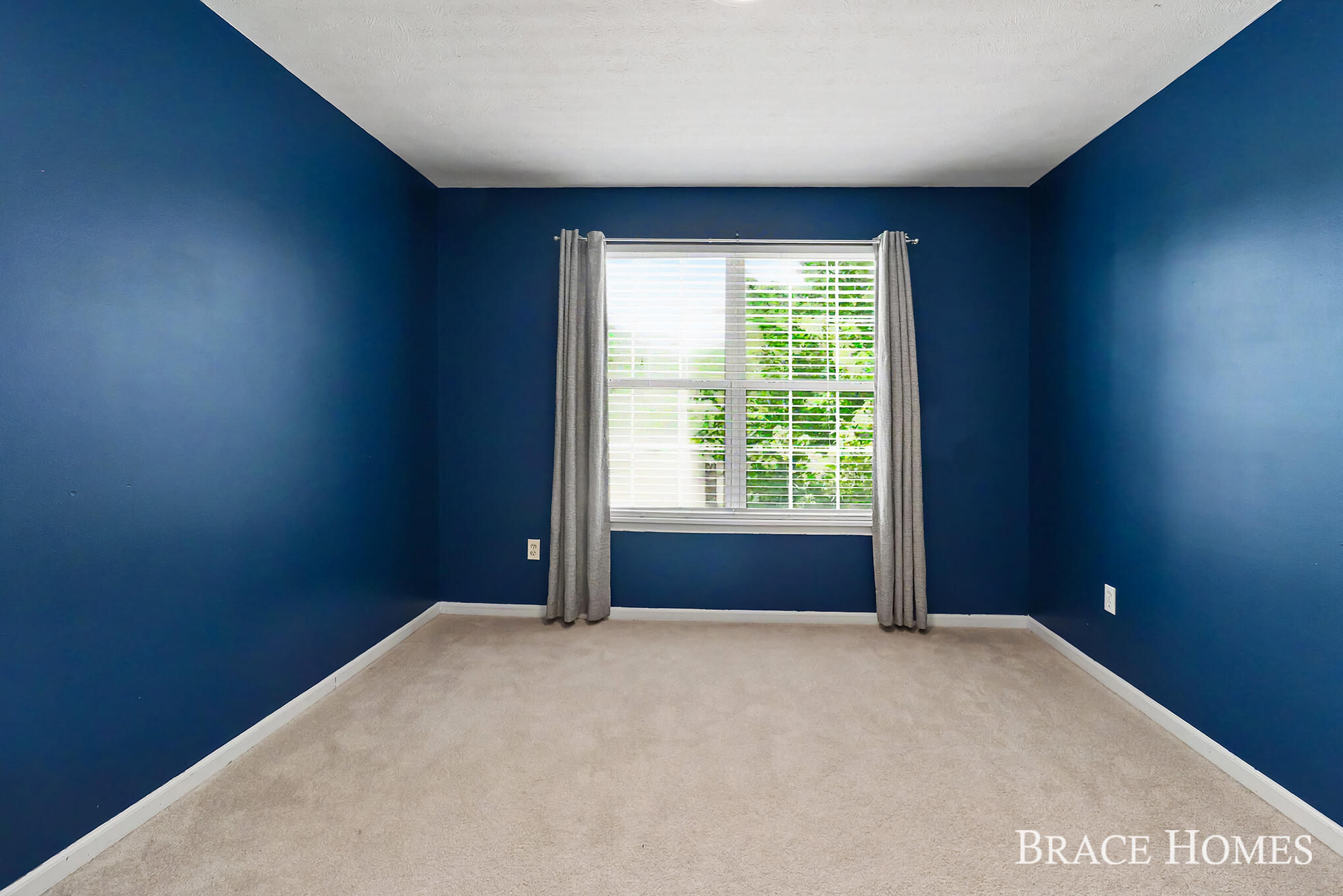 1776 Grand Court NE Grand Rapids MI 49525