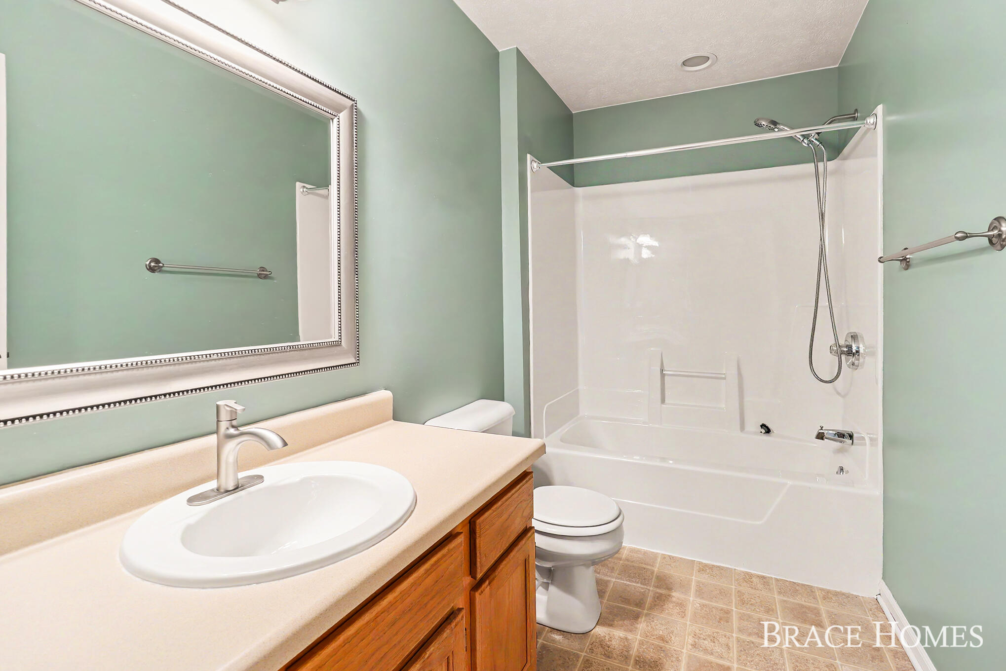 1776 Grand Court NE Grand Rapids MI 49525
