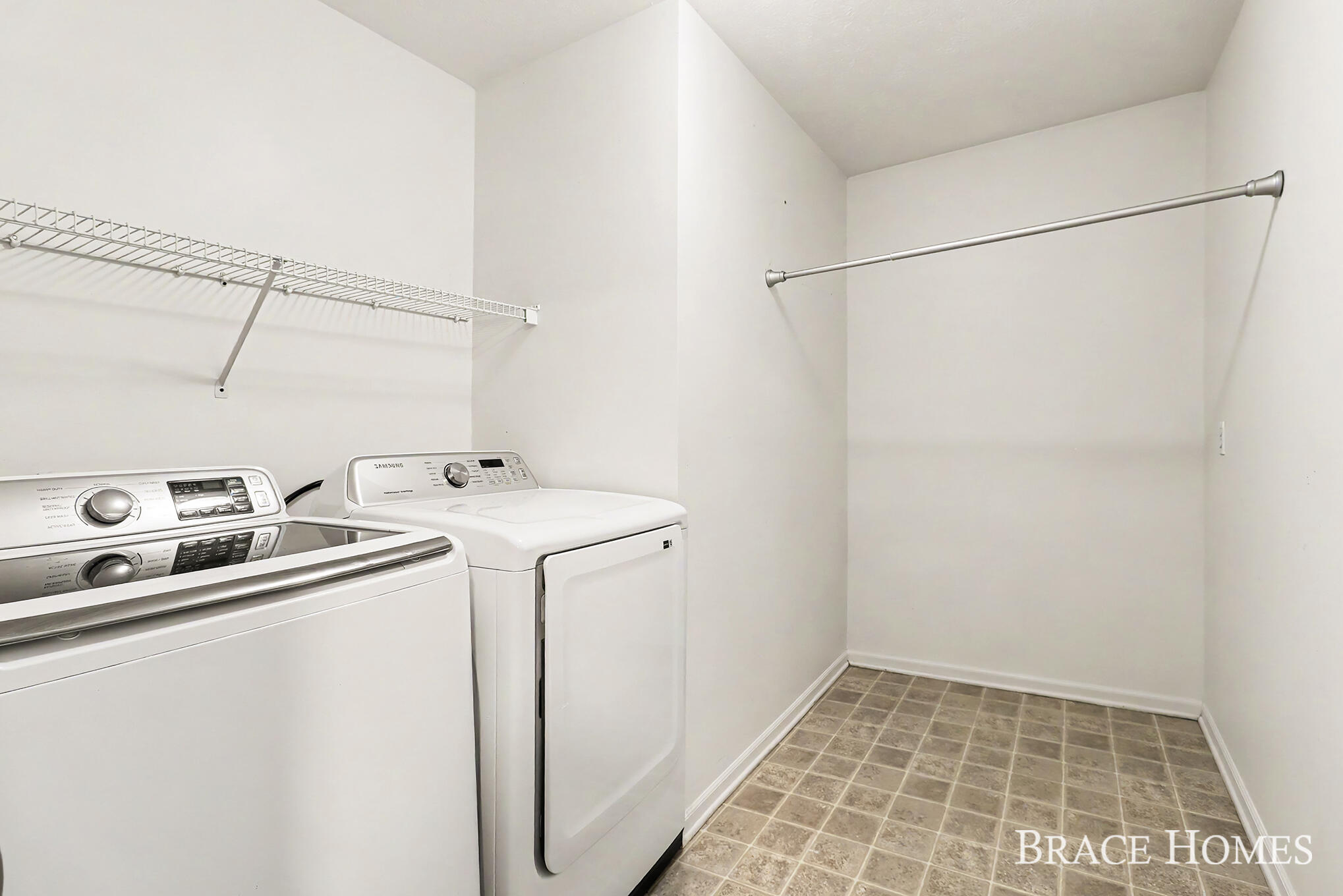 1776 Grand Court NE Grand Rapids MI 49525