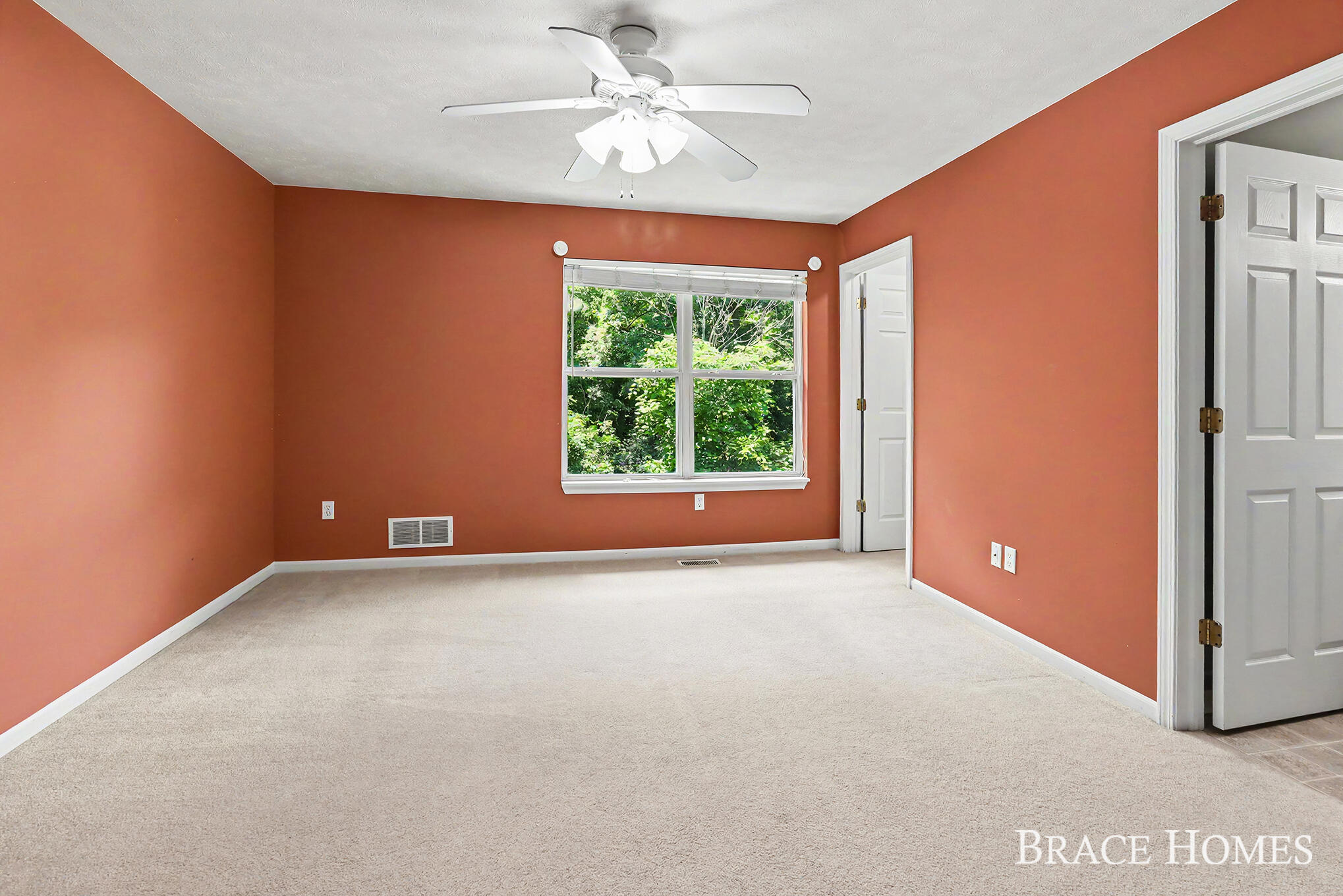 1776 Grand Court NE Grand Rapids MI 49525