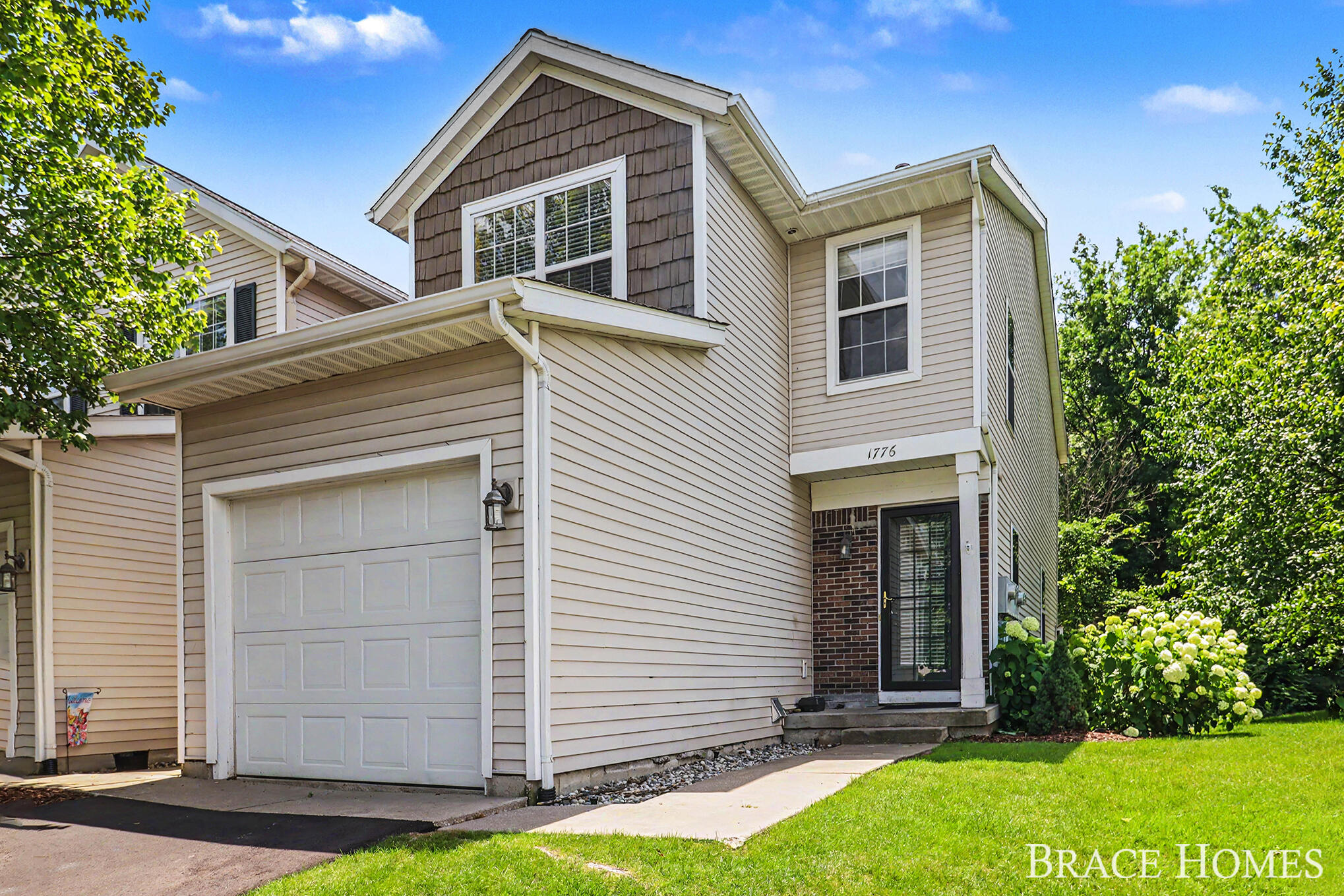 1776 Grand Court NE Grand Rapids MI 49525