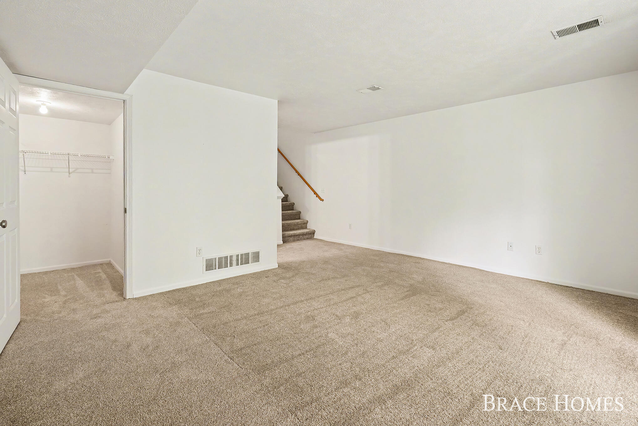 1776 Grand Court NE Grand Rapids MI 49525