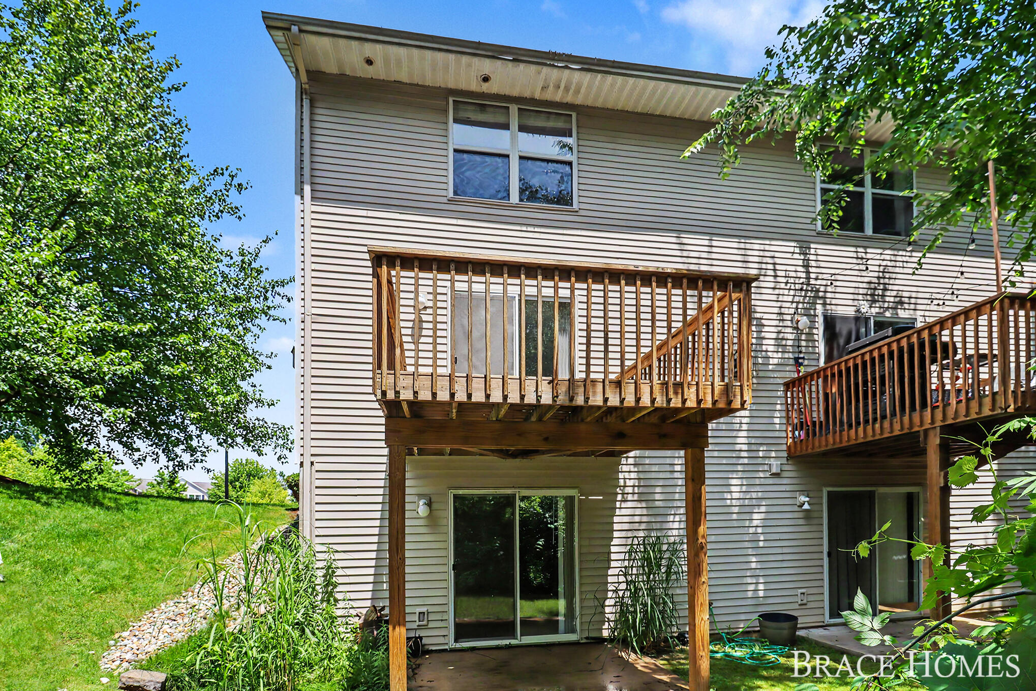 1776 Grand Court NE Grand Rapids MI 49525