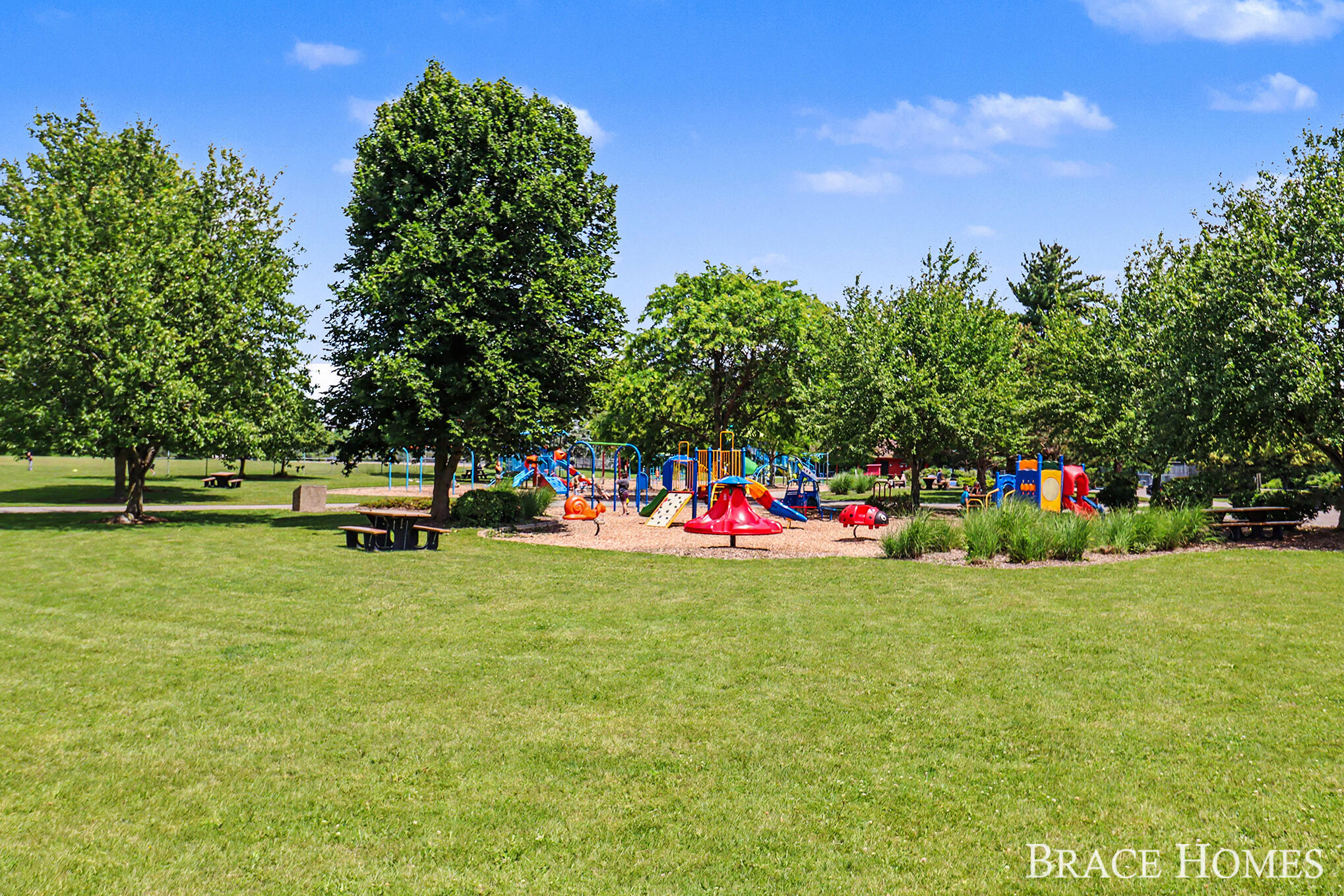1776 Grand Court NE Grand Rapids MI 49525