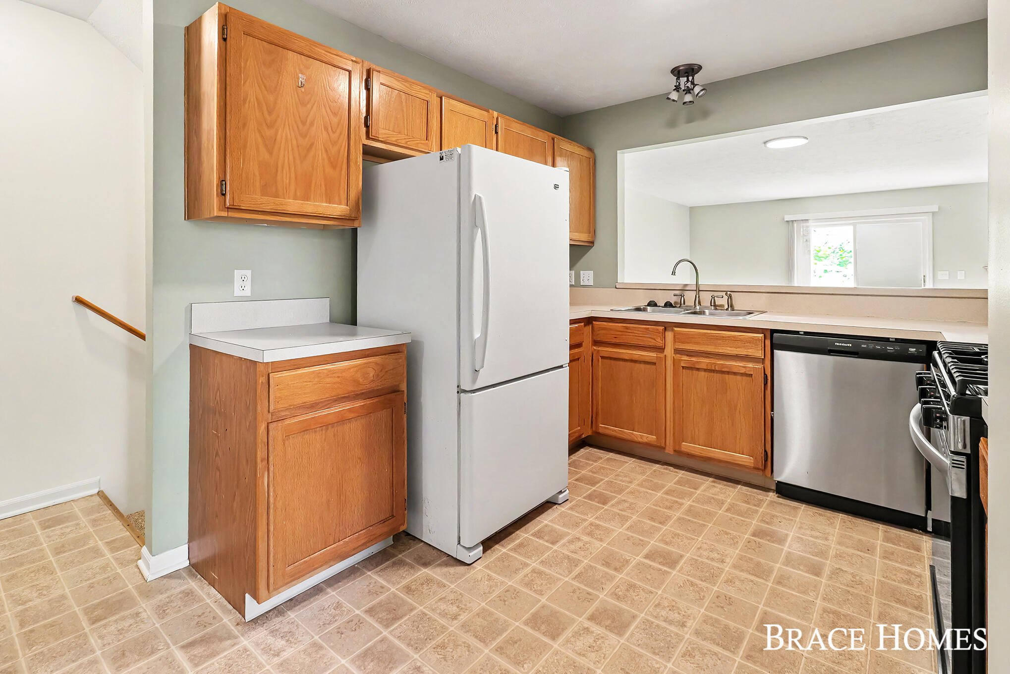 1776 Grand Court NE Grand Rapids MI 49525