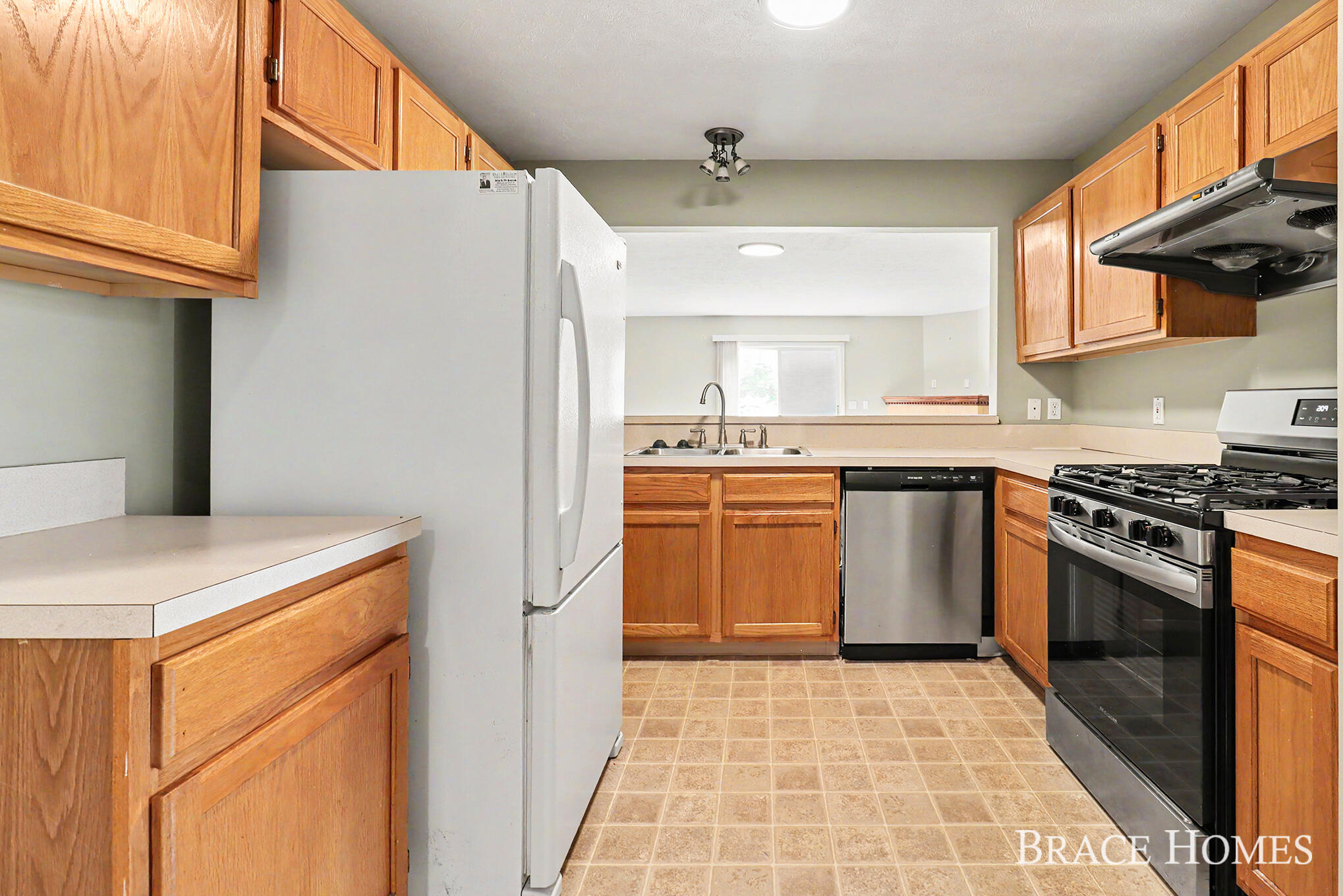 1776 Grand Court NE Grand Rapids MI 49525