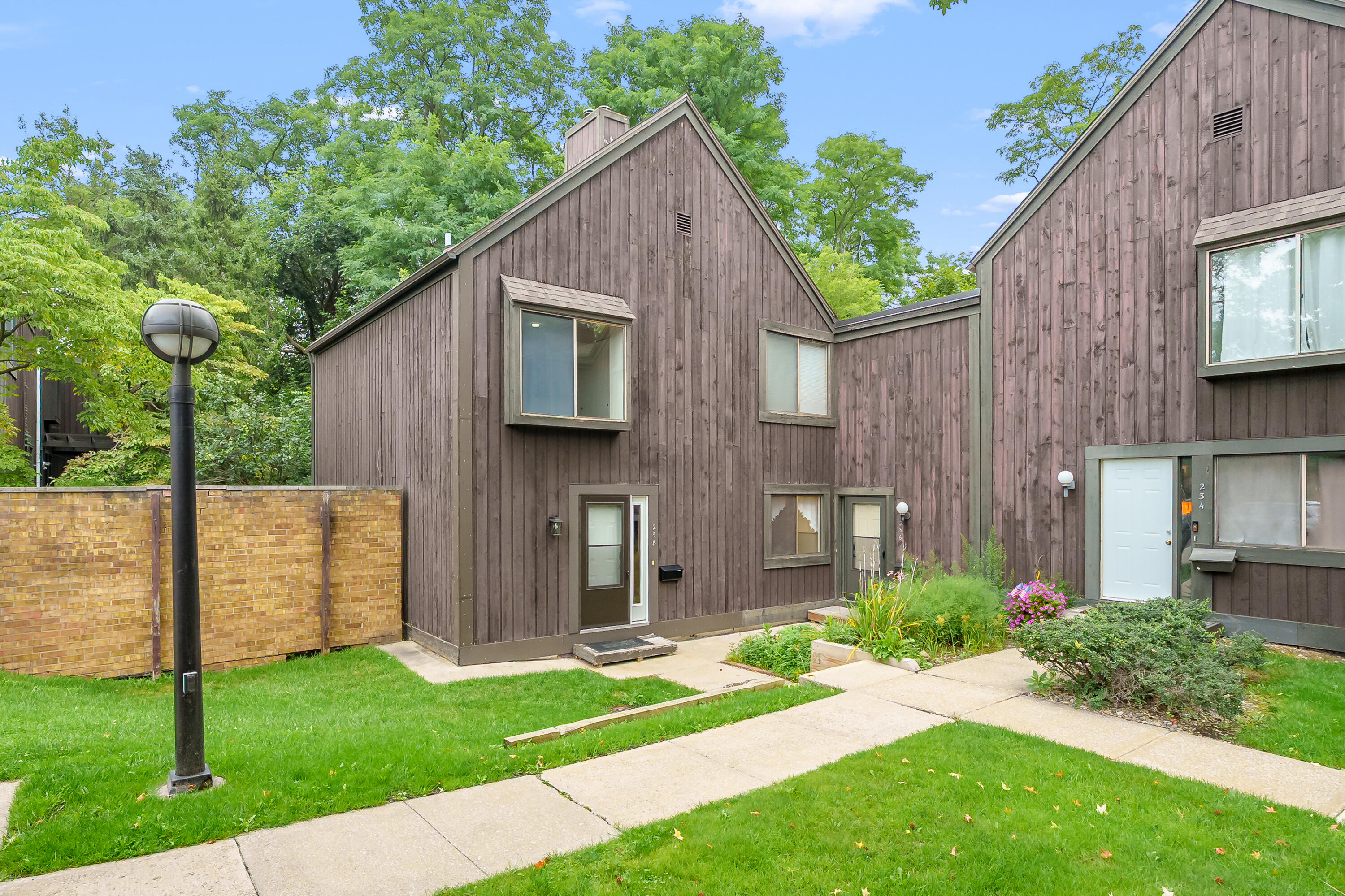 238 Falkirk Court Kalamazoo MI 49006