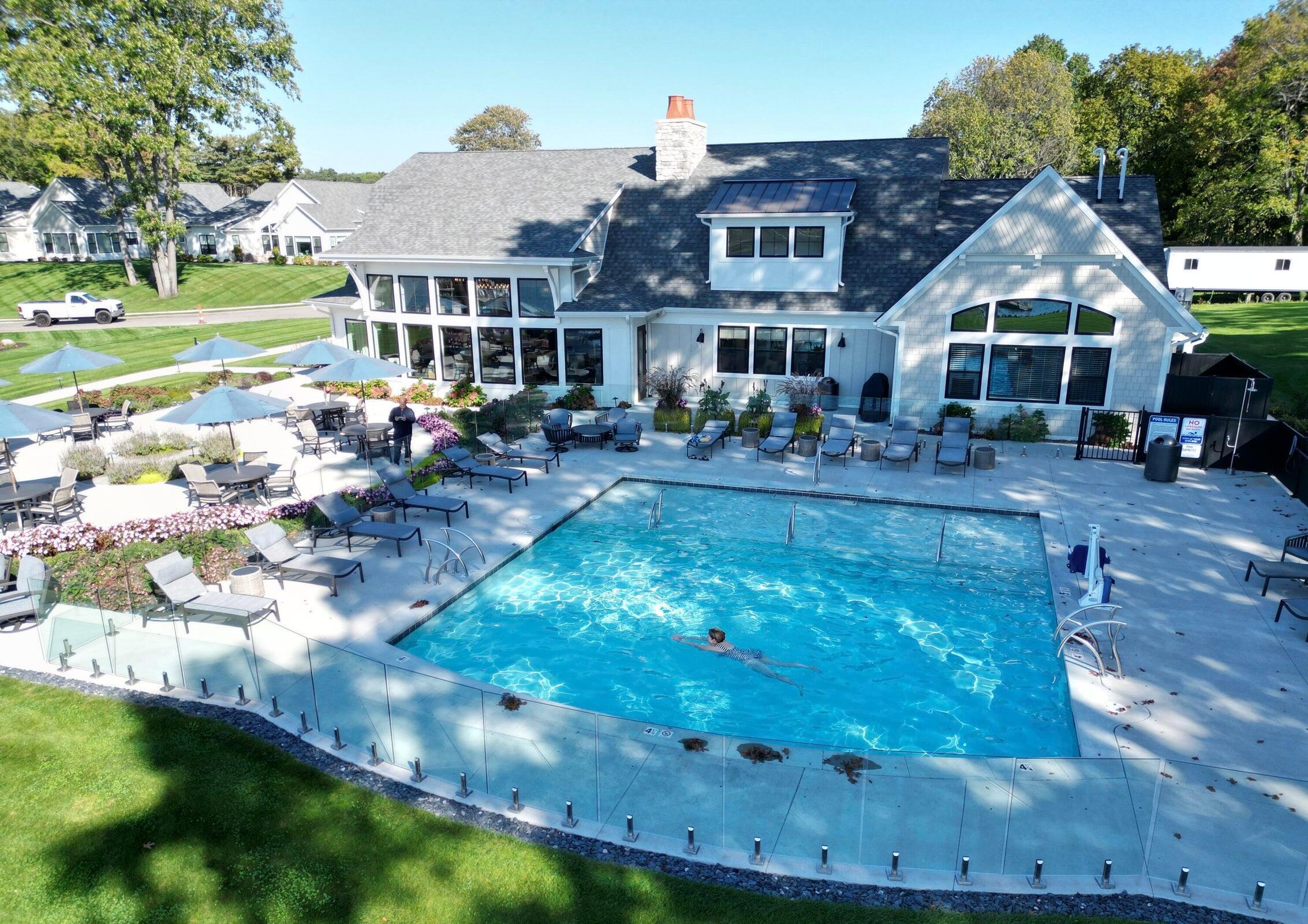 694 Bayshore Drive Holland MI 49424