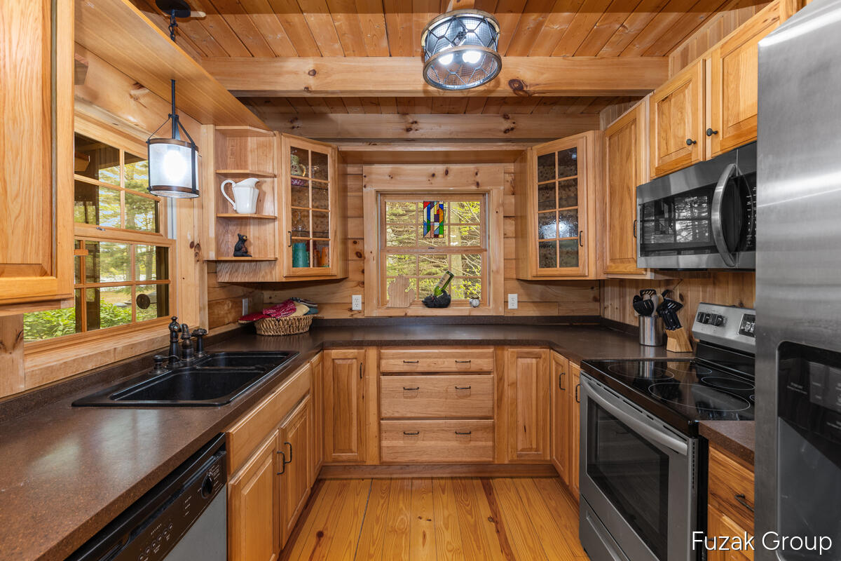 6525 Goshorn Drive Saugatuck MI 49453