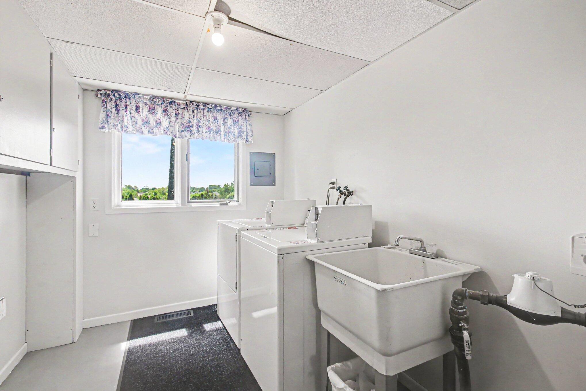 230 S State Street Zeeland MI 49464
