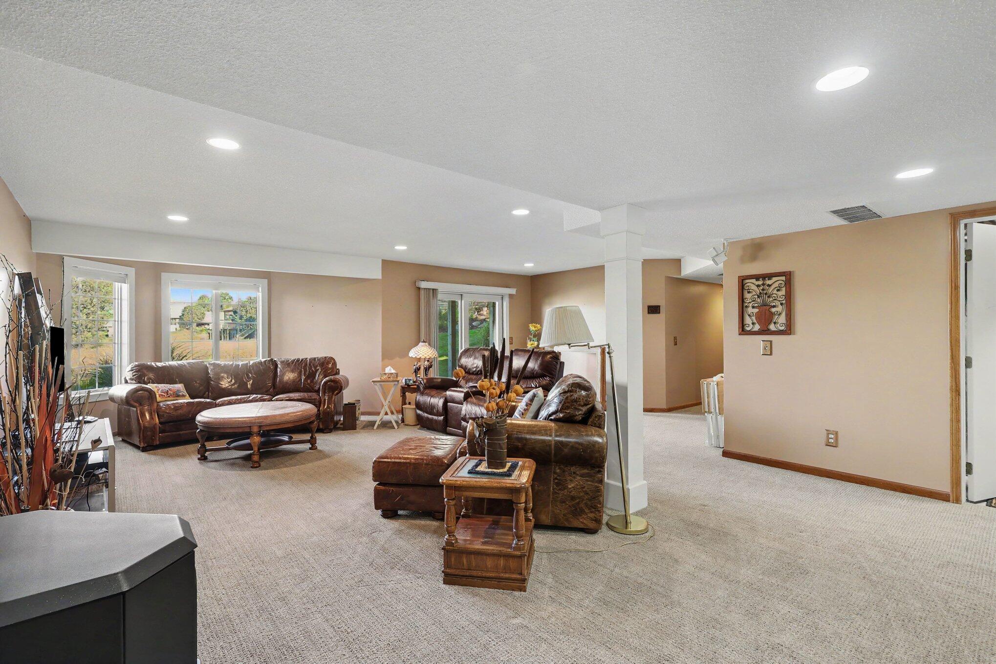 1619 E Harbour Towne Circle Muskegon MI 49441