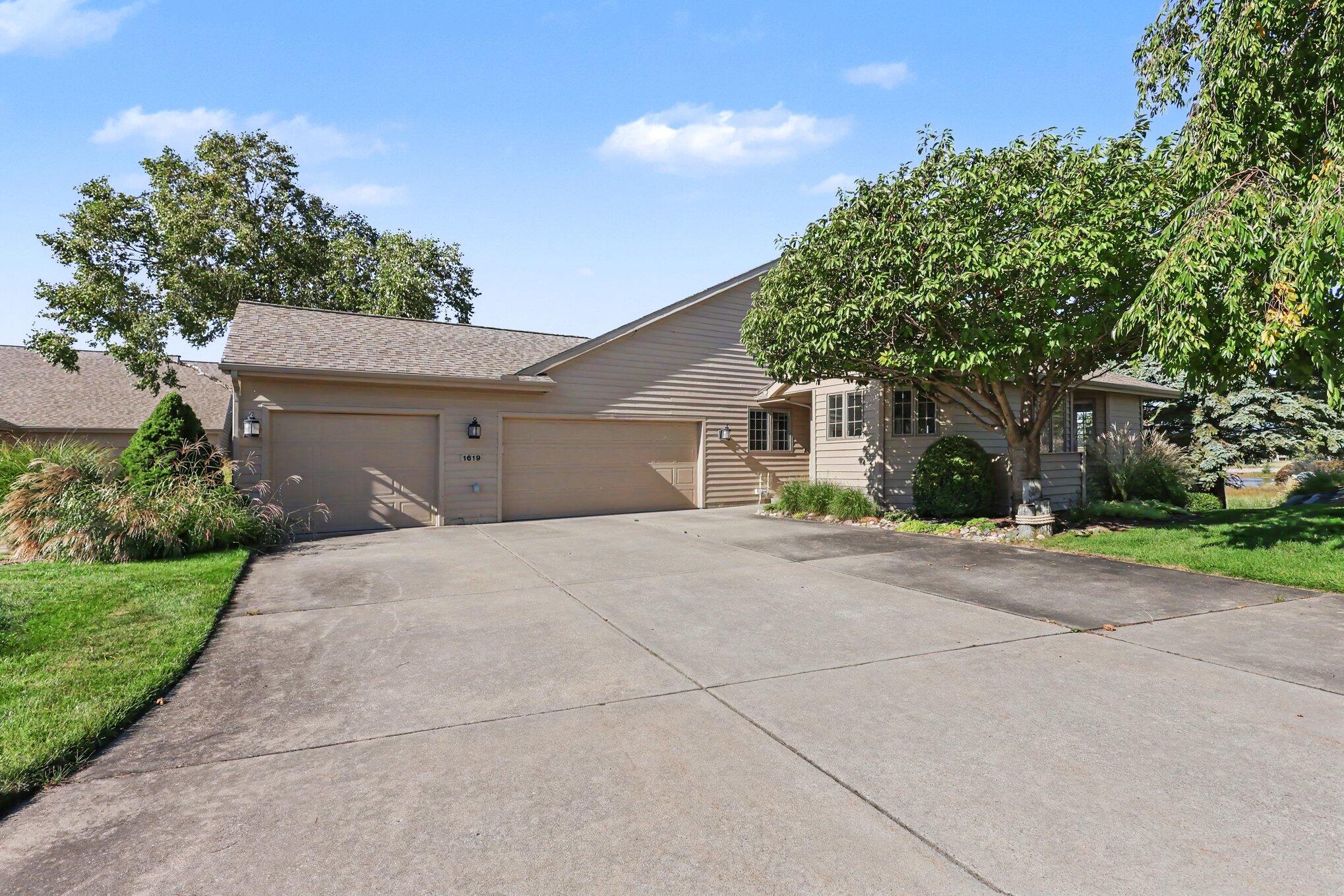 1619 E Harbour Towne Circle Muskegon MI 49441