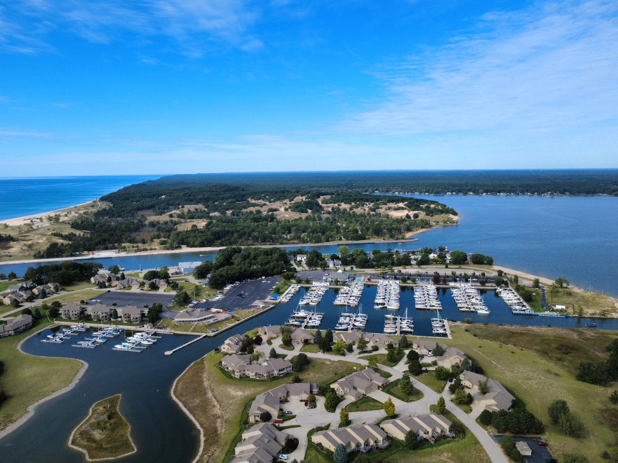 1619 E Harbour Towne Circle Muskegon MI 49441